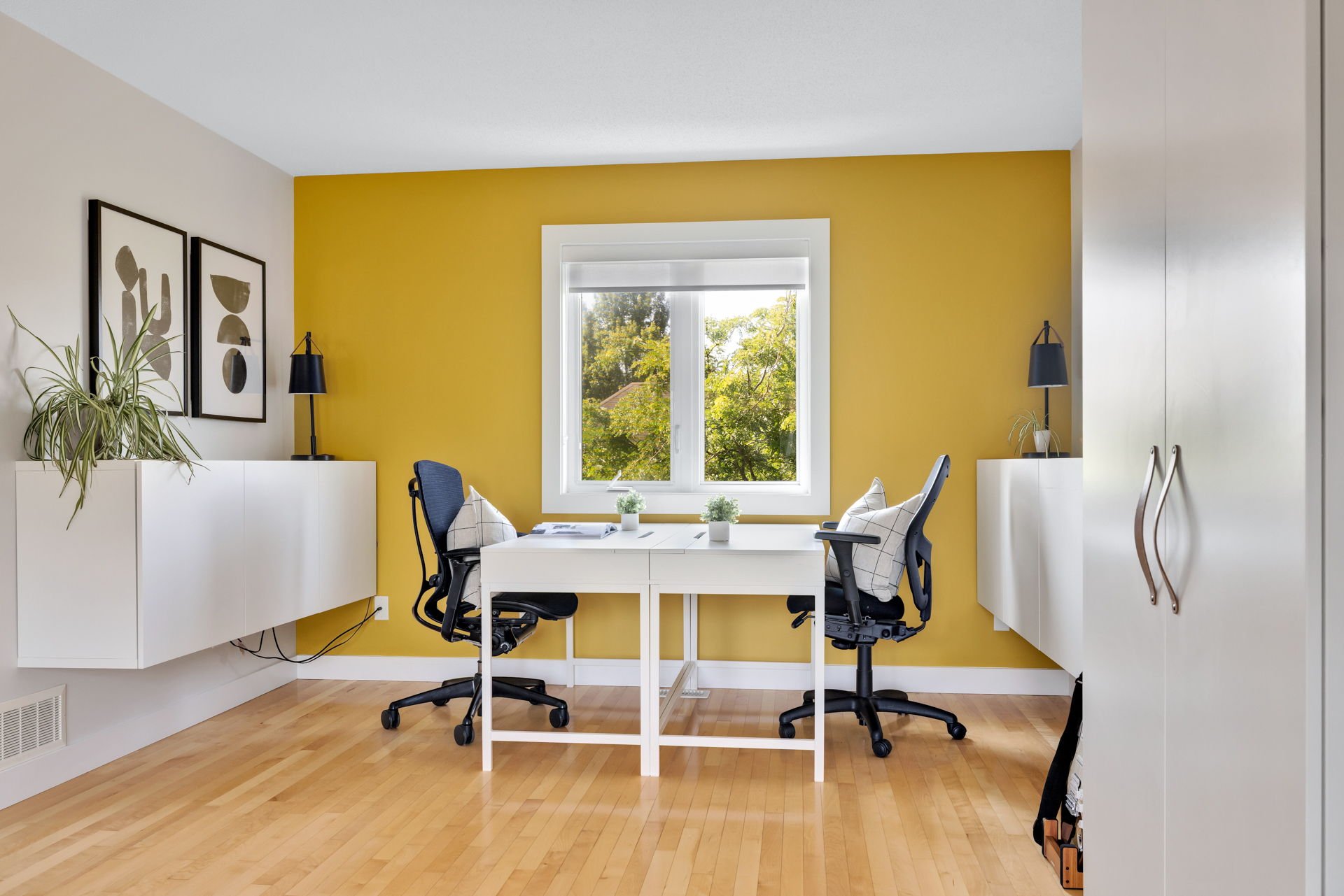 Photo - Office