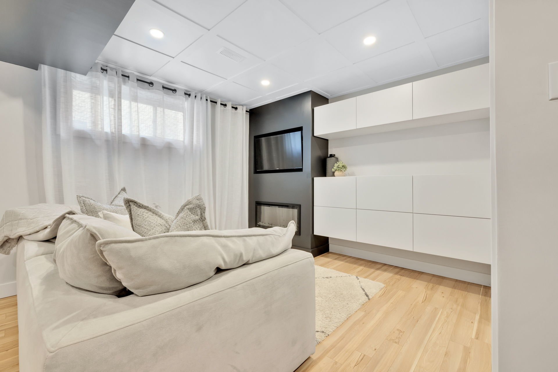Photo - Family room