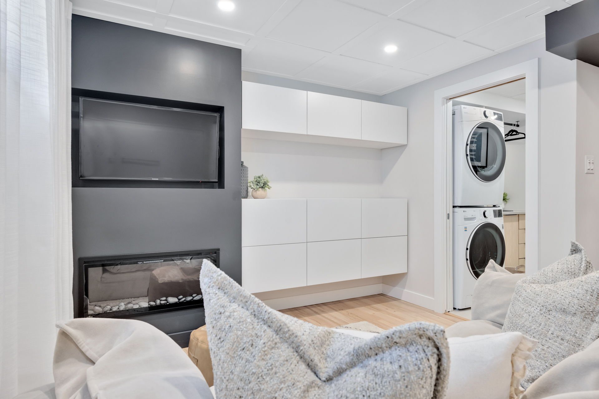 Photo - Family room