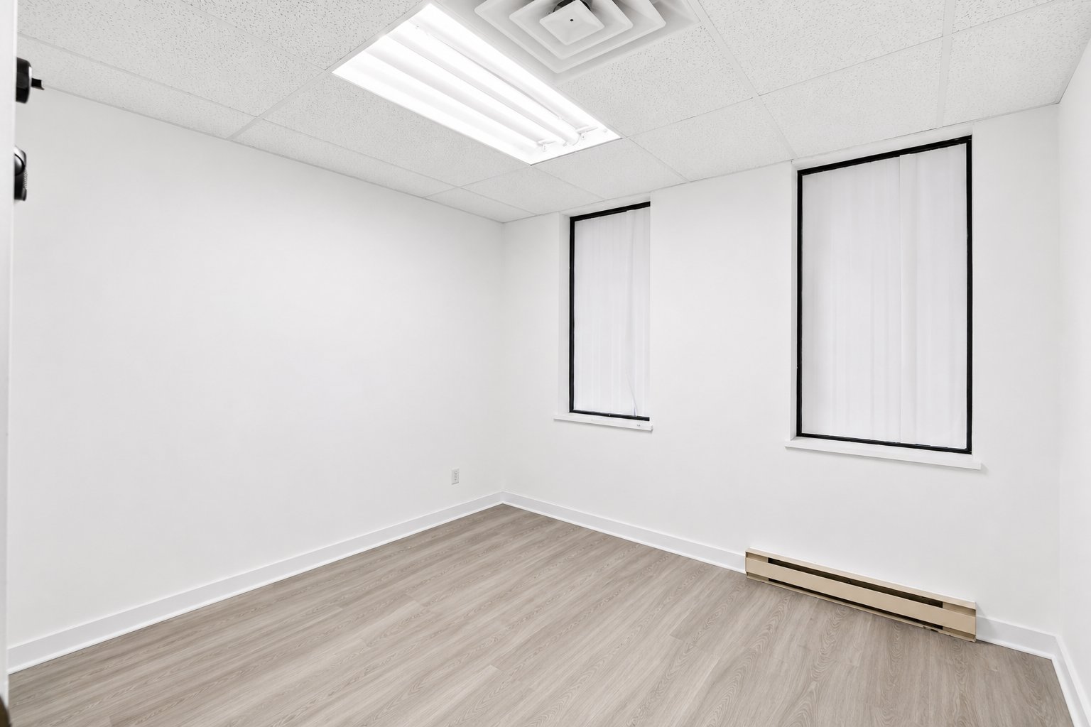 Photo - Bureau