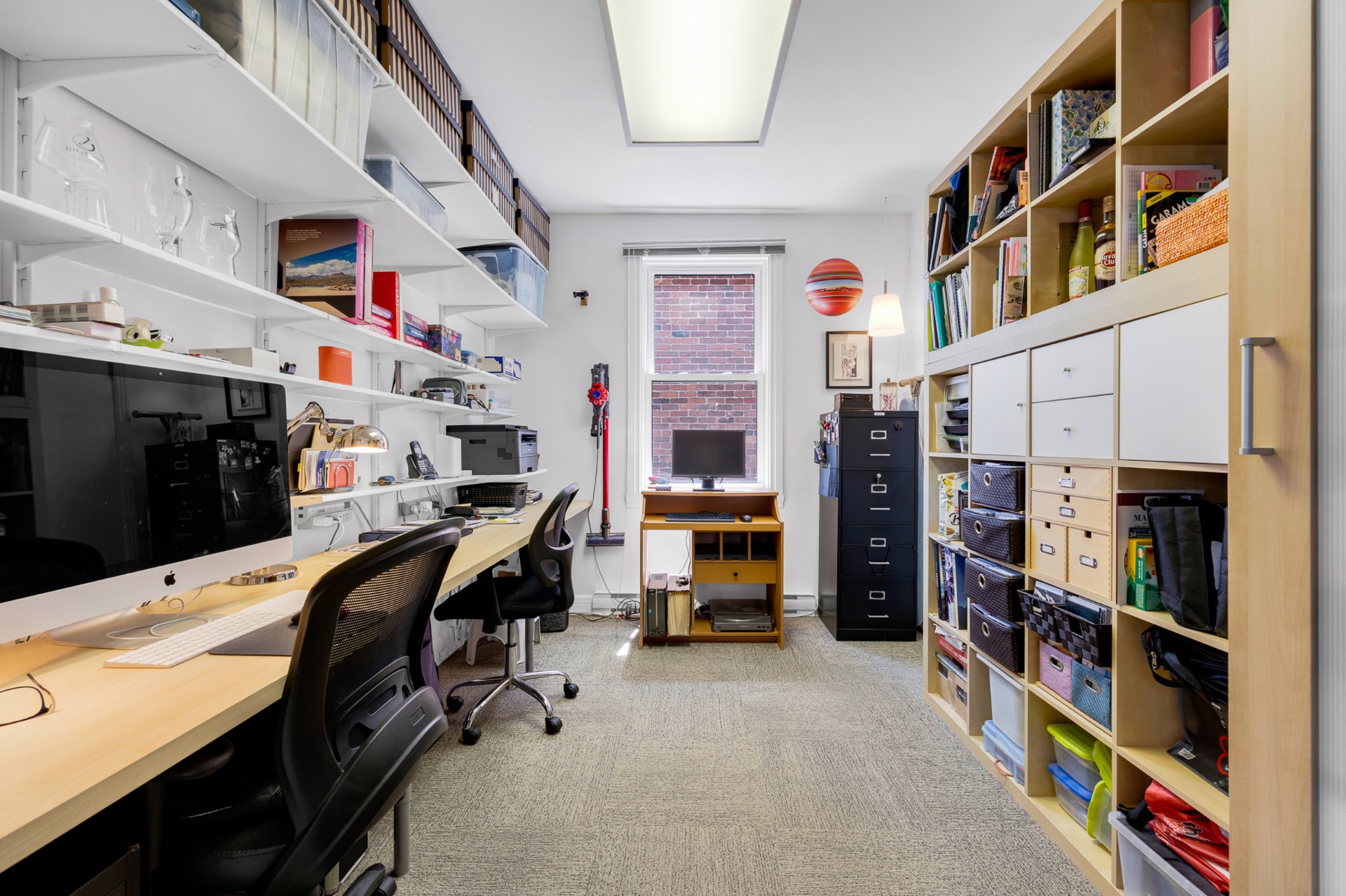 Photo - Bureau
