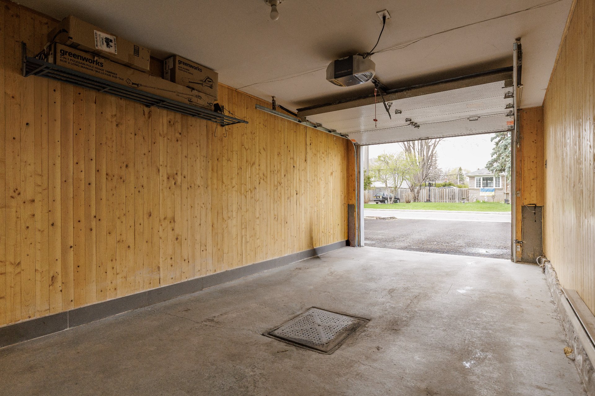 Photo - Garage