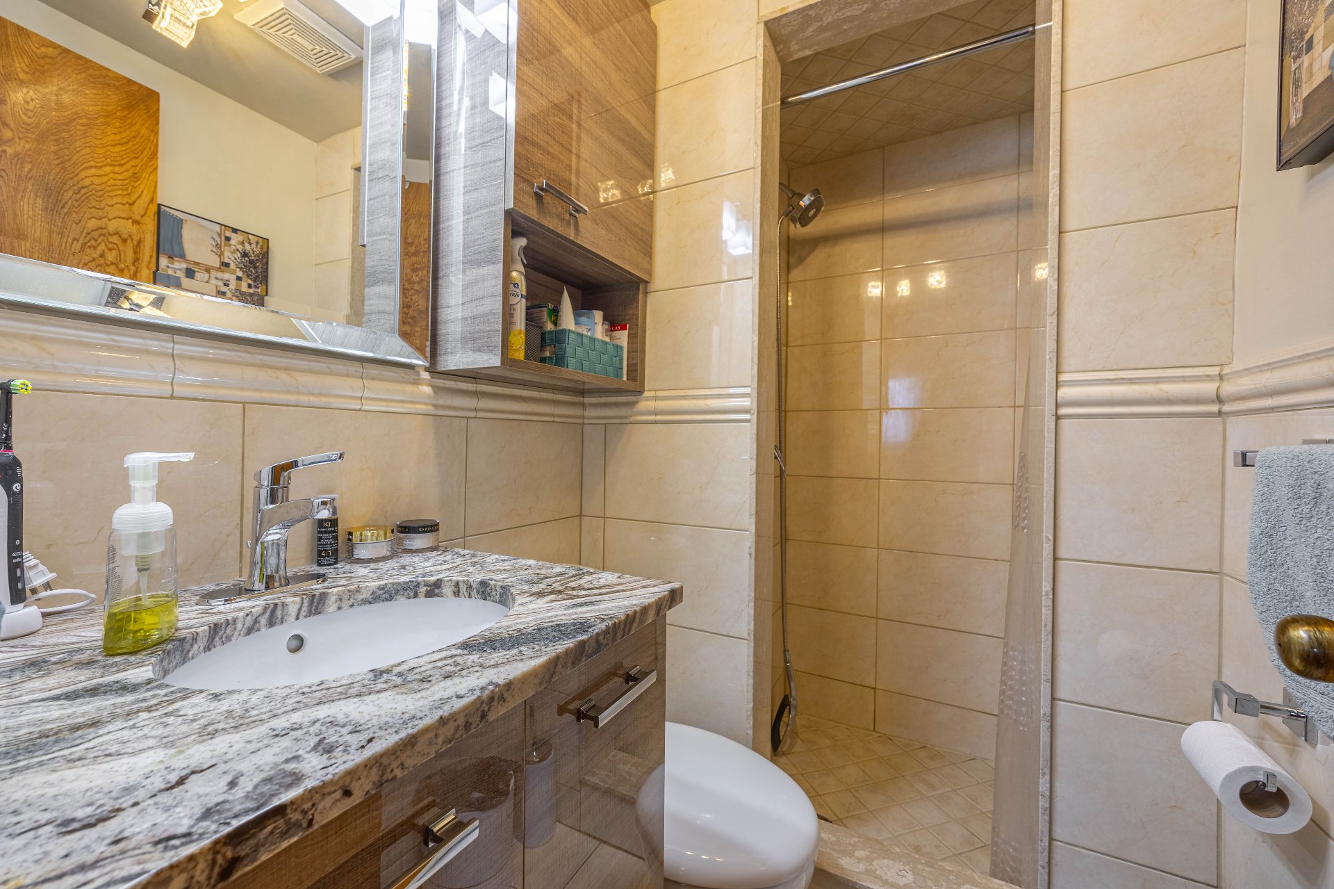 Photo - Salle de bains attenante à la CCP