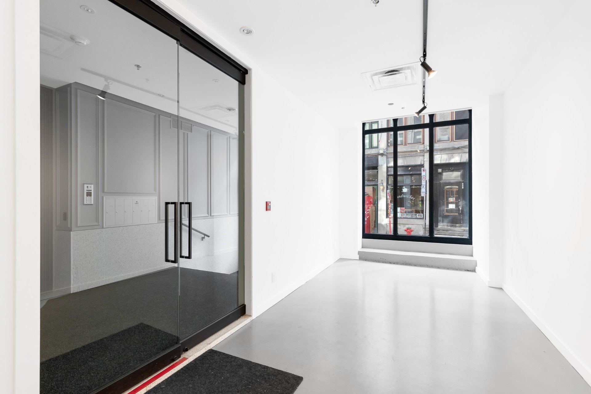 Photo - Interior