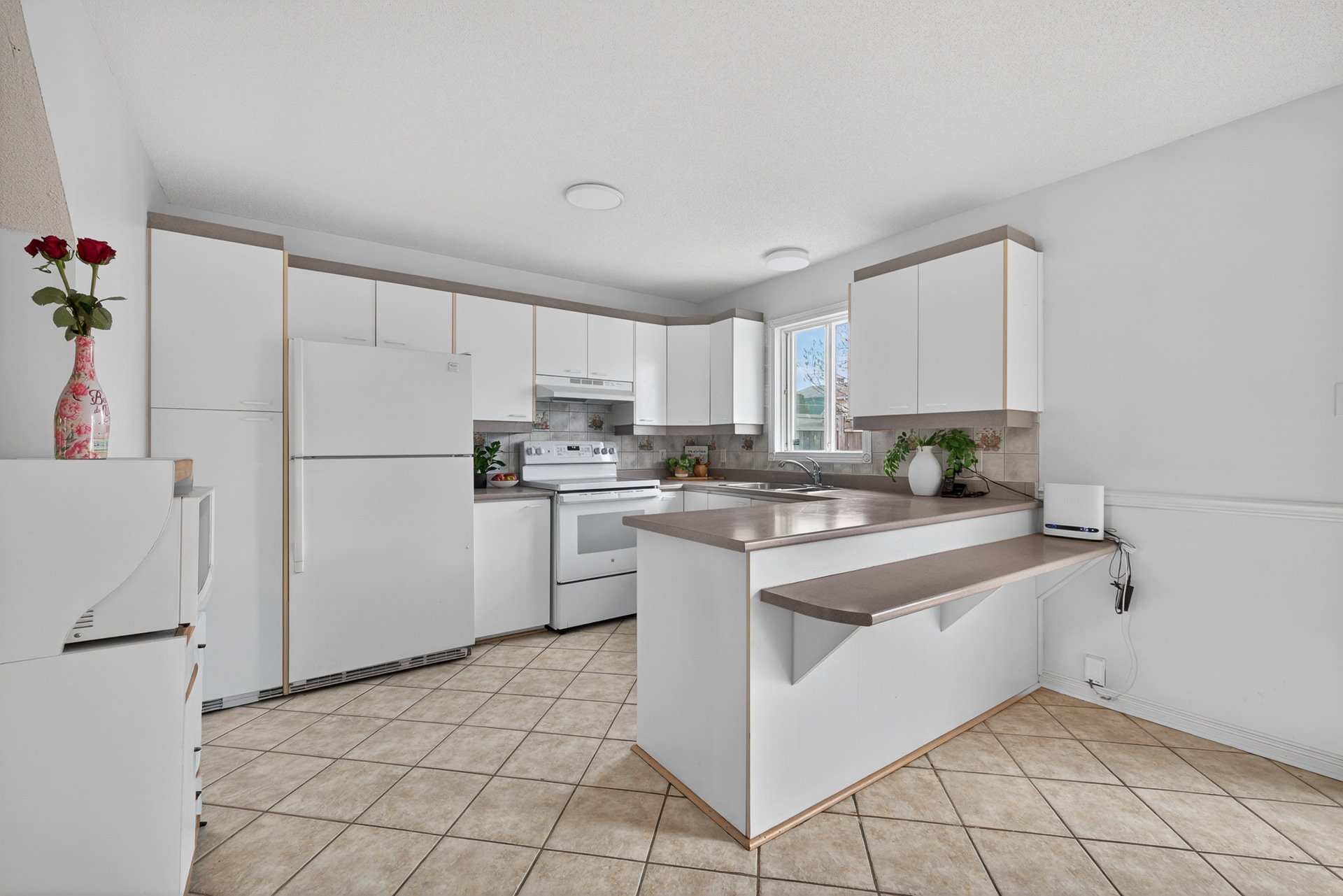 Photo - Kitchen