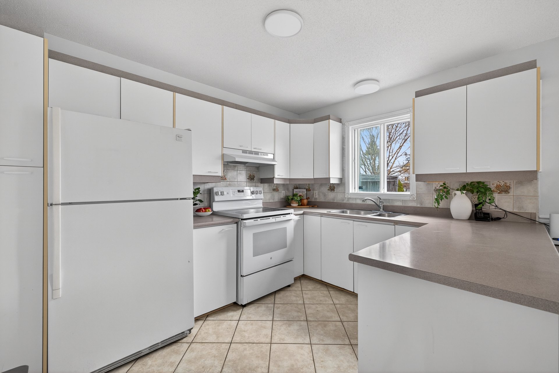 Photo - Kitchen