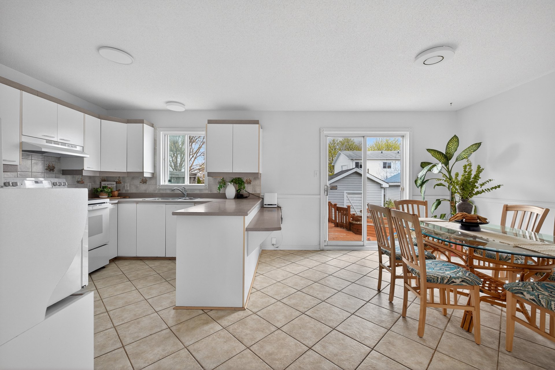 Photo - Dining room