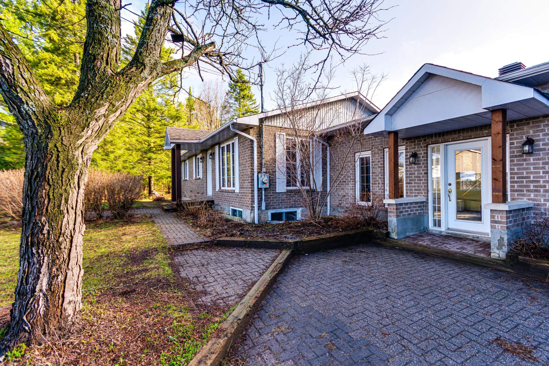 Photo - Frontage