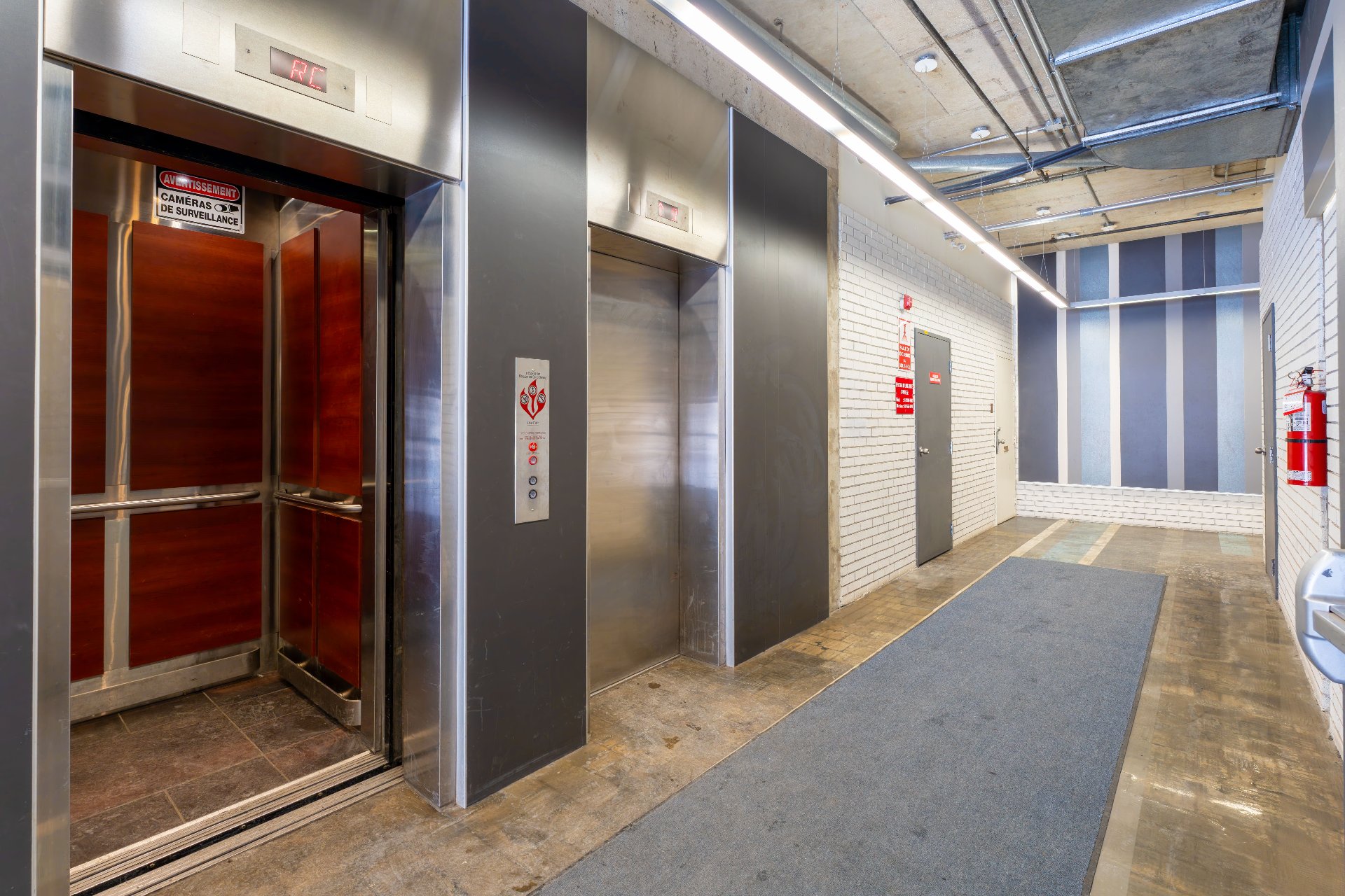 Photo - Reception Area