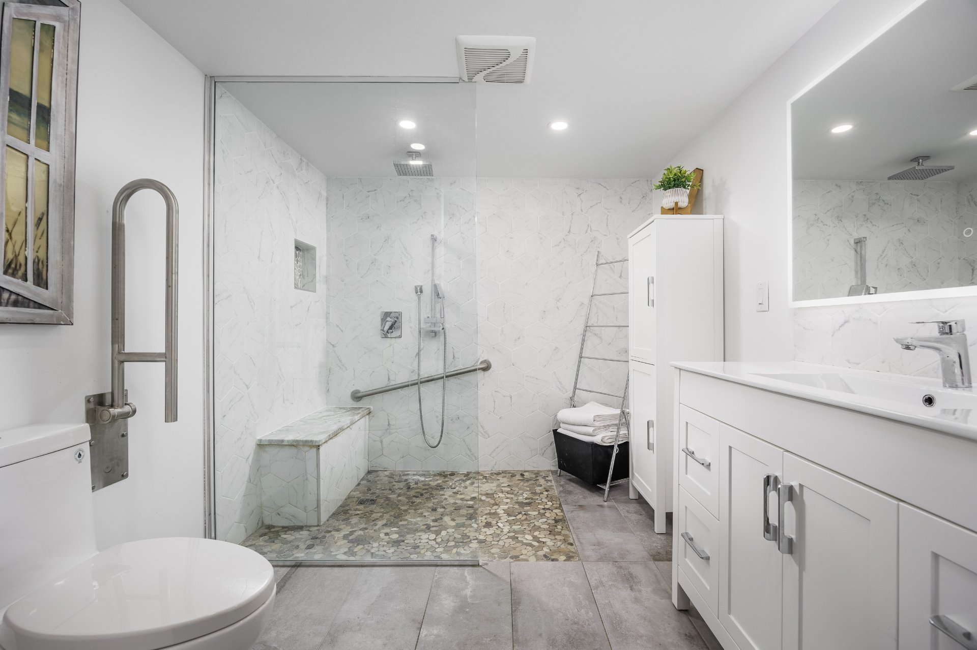 Photo - Salle de bains attenante à la CCP