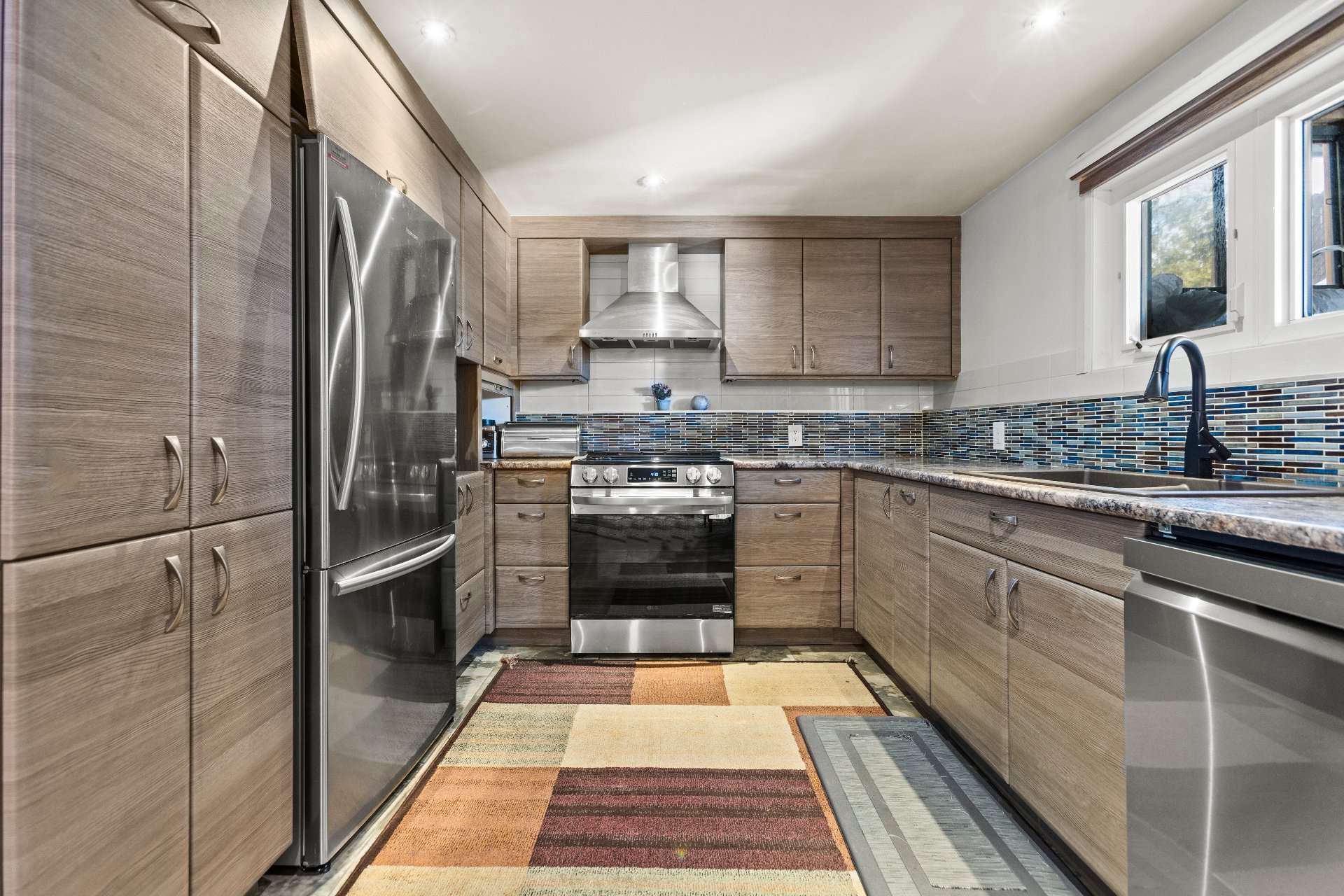 Photo - Kitchen