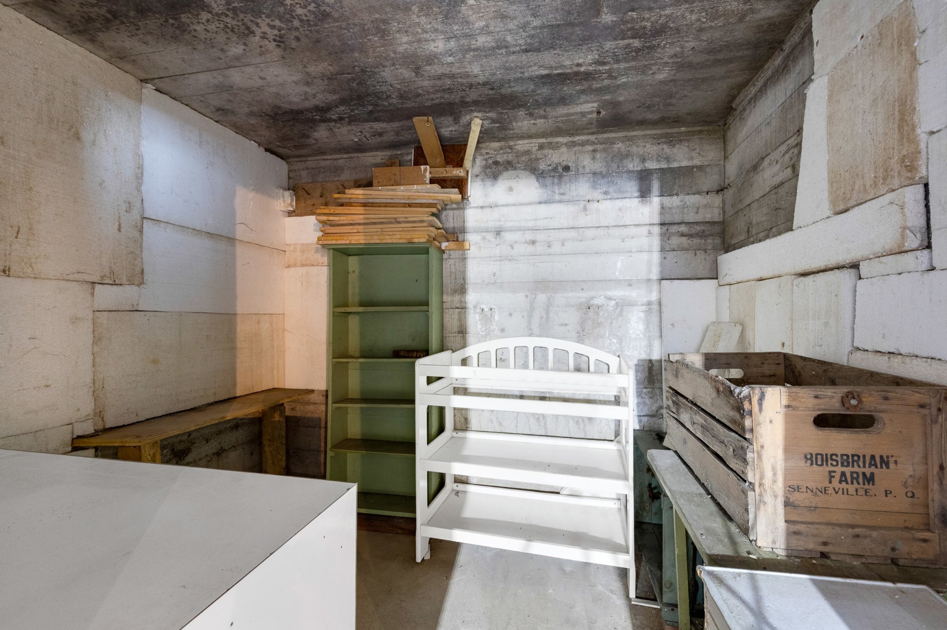 Photo - Cave/ chambre froide