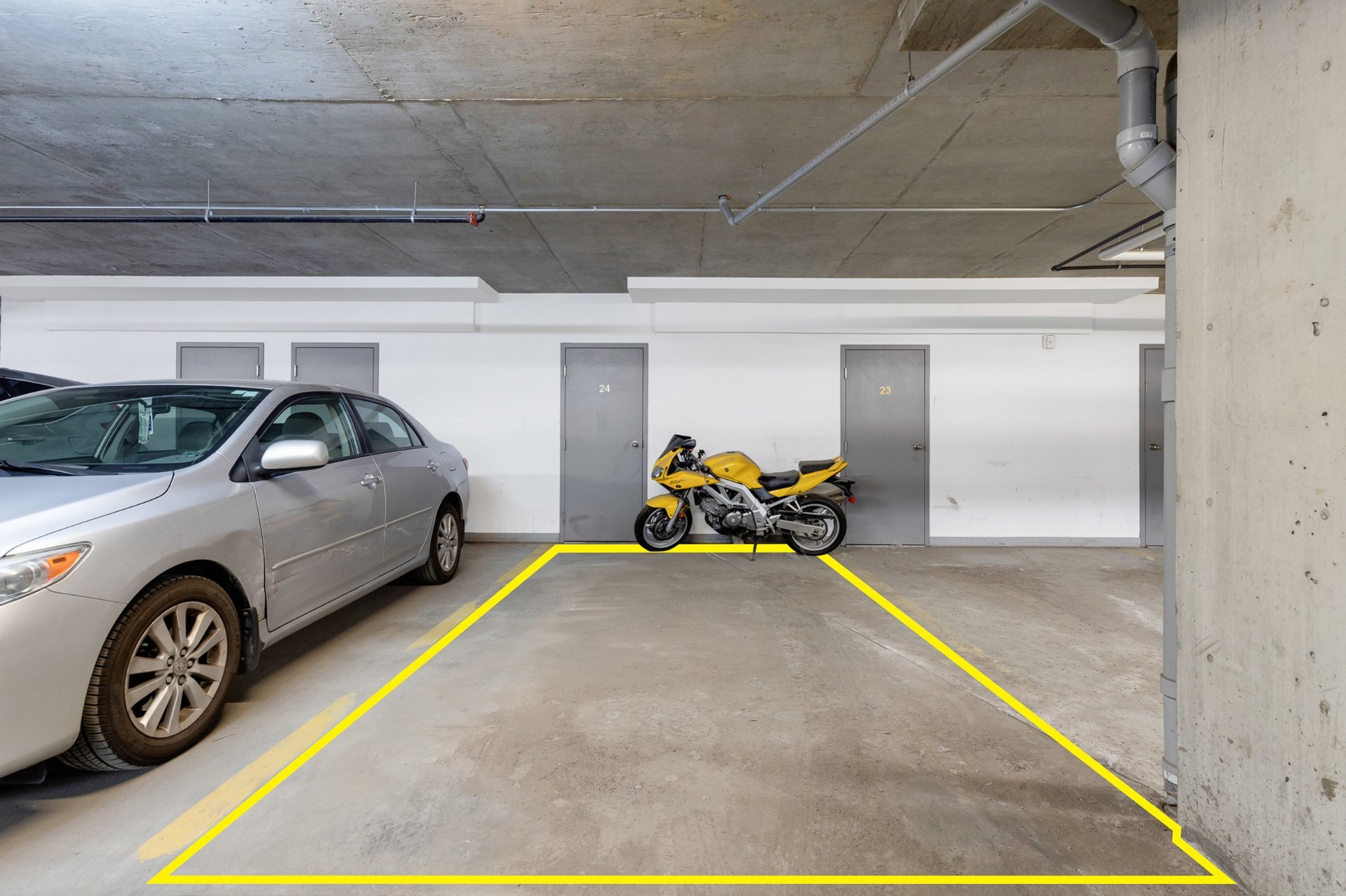 Photo - Garage