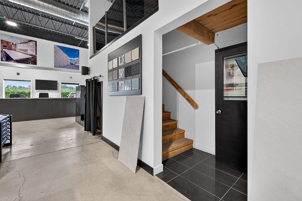 Photo - Mezzanine