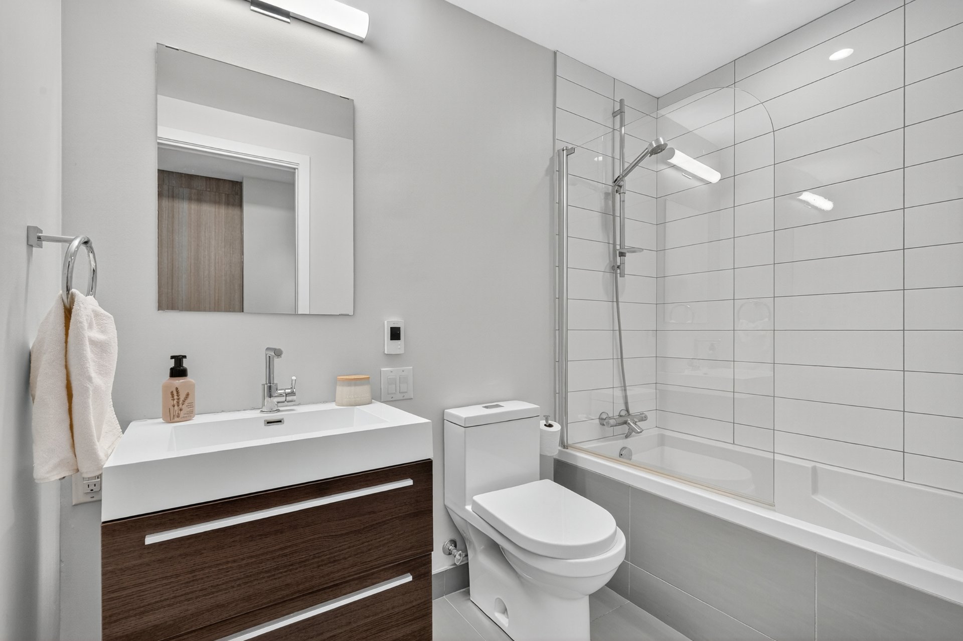 Photo - Ensuite bathroom