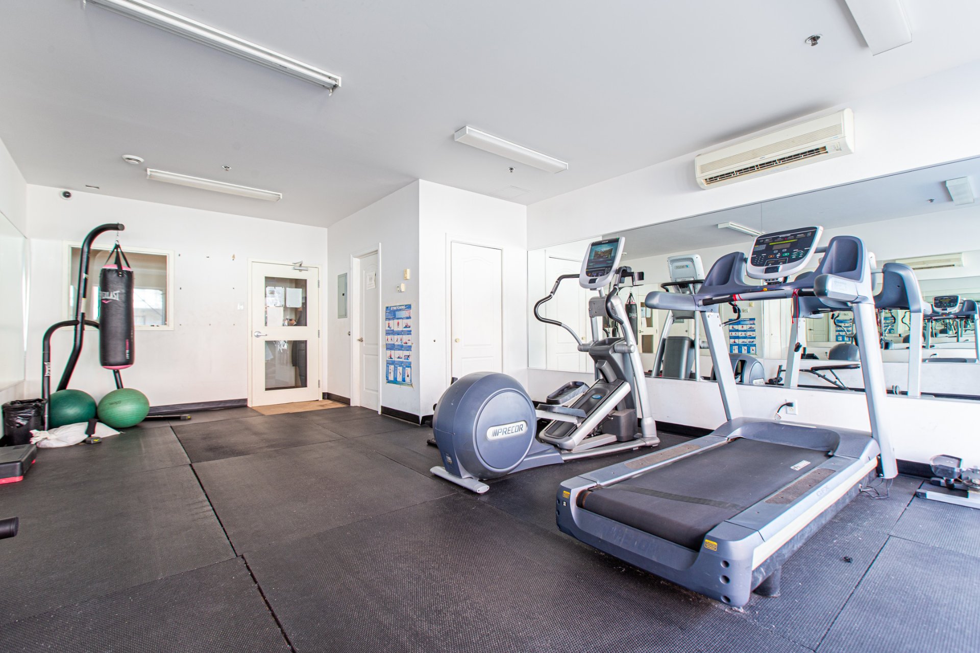 Photo - Exercise room