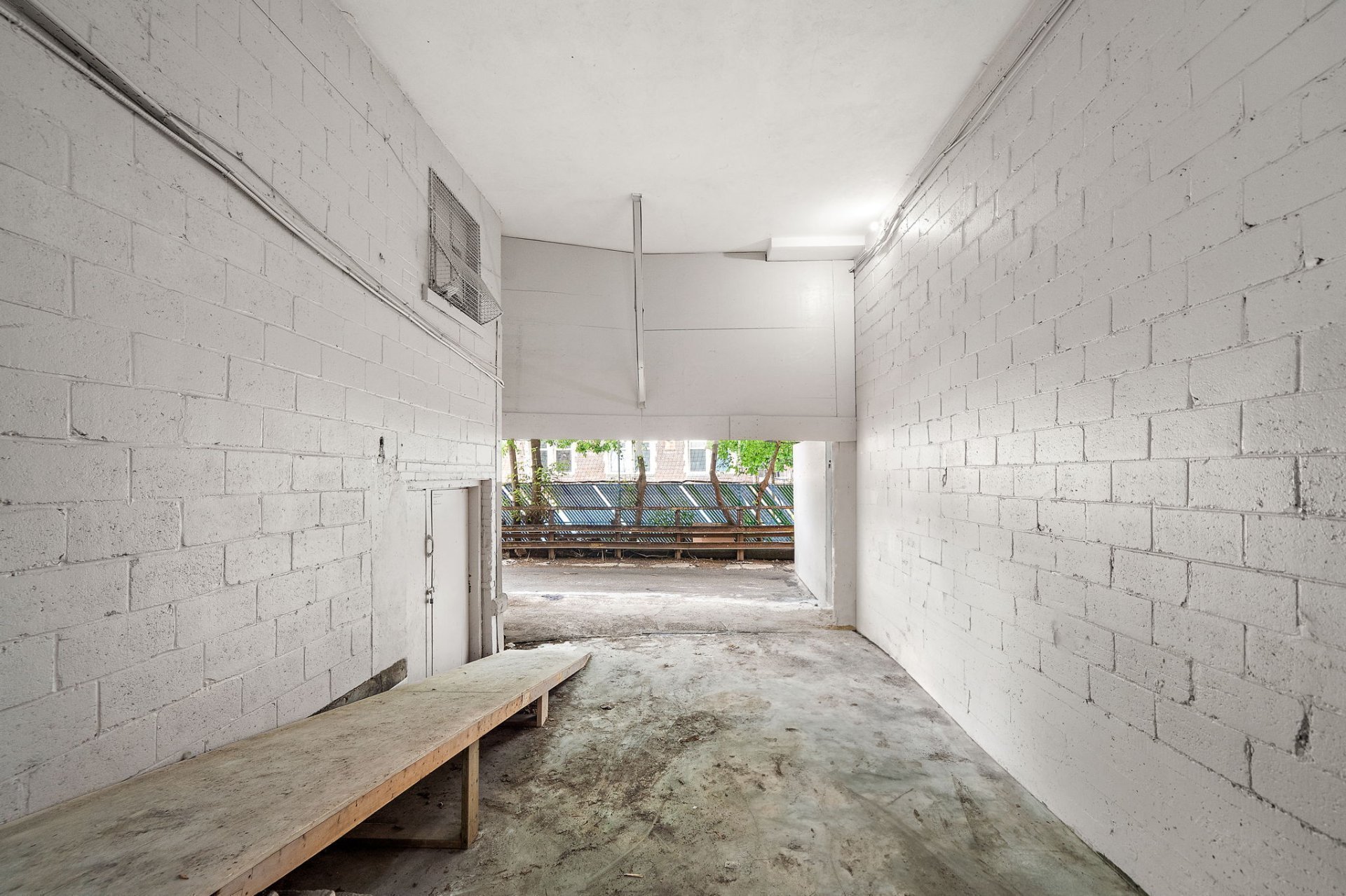 Photo - Shipping (door/dock)