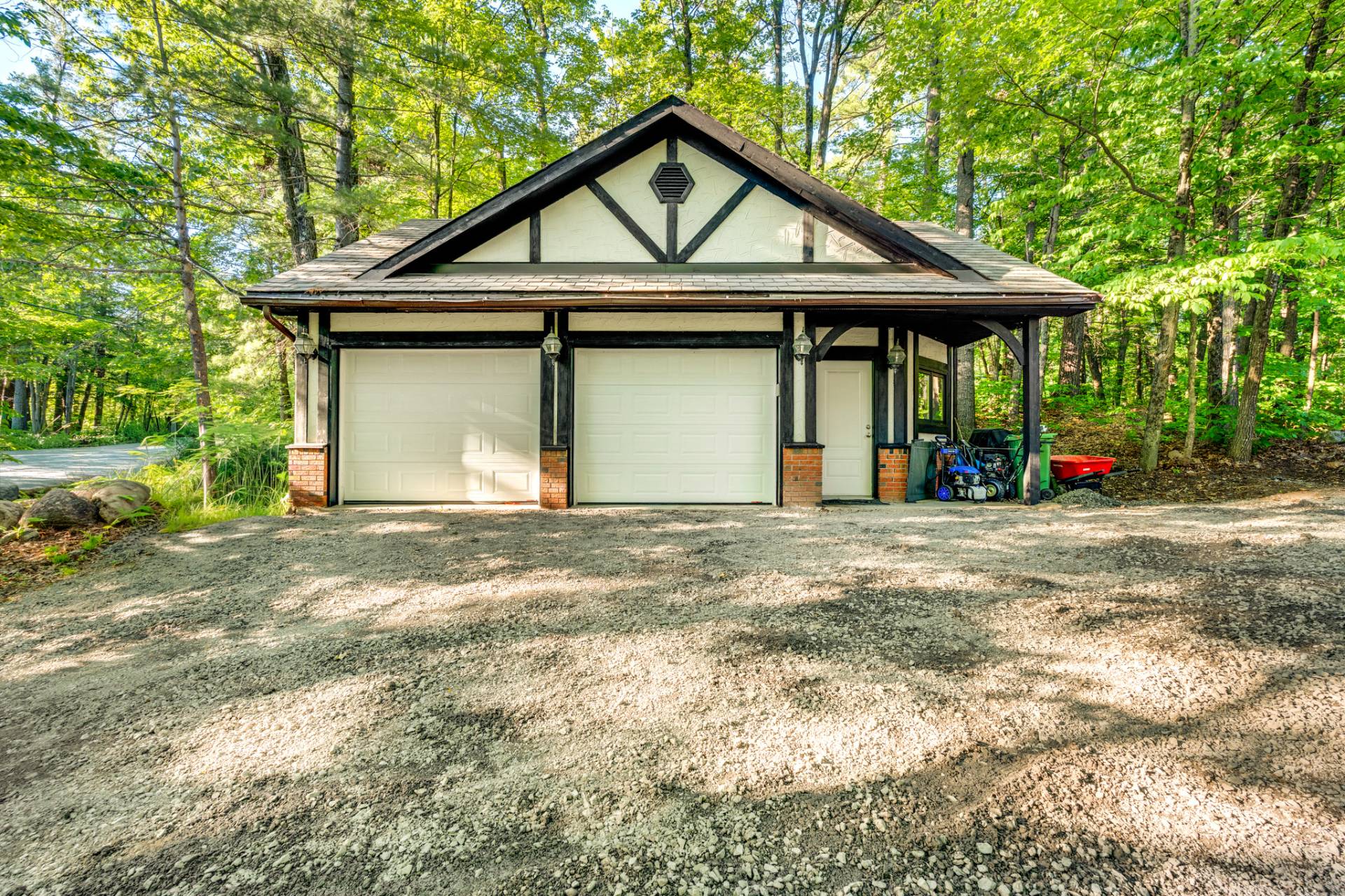 Photo - Garage