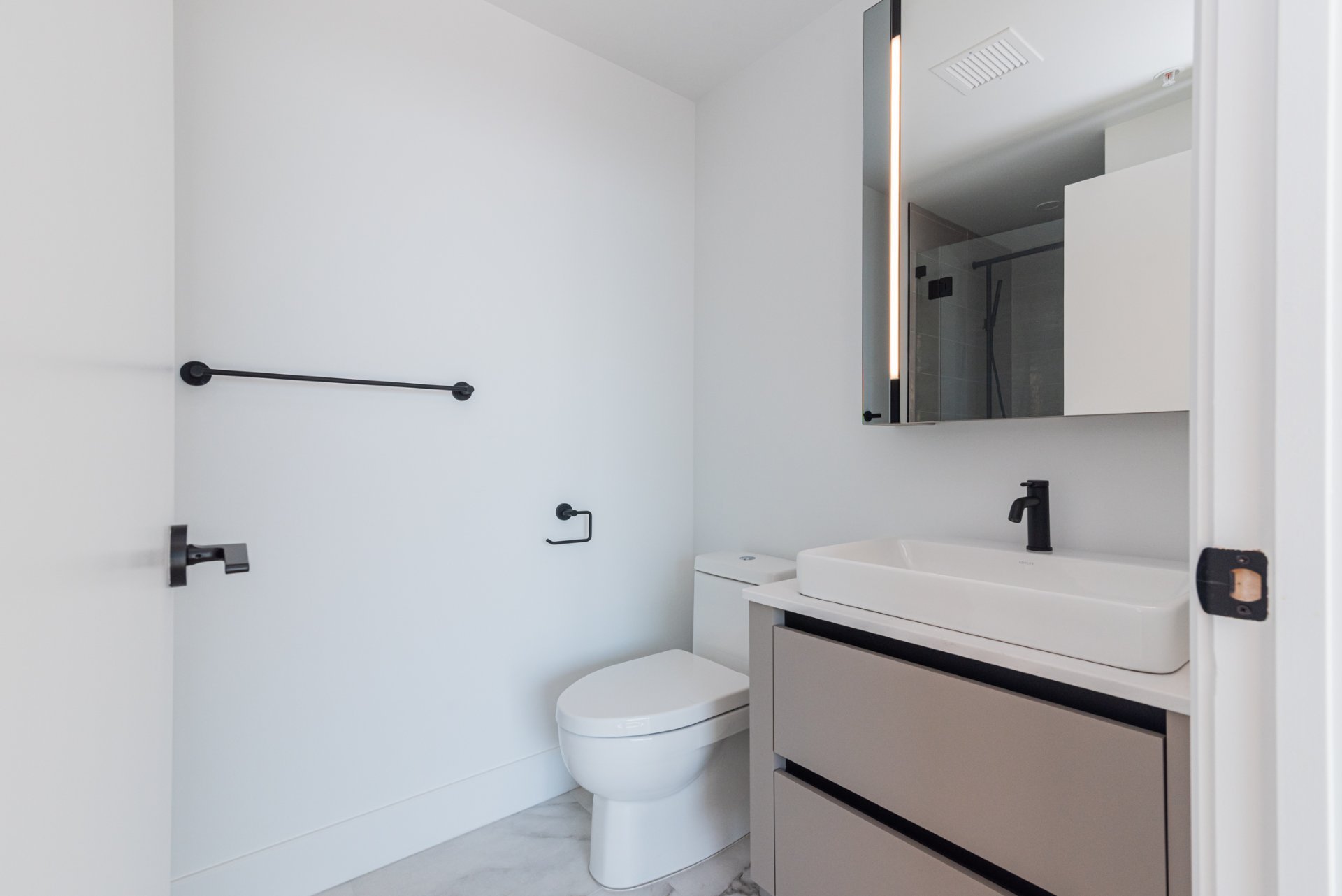 Photo - Salle de bains attenante à la CCP