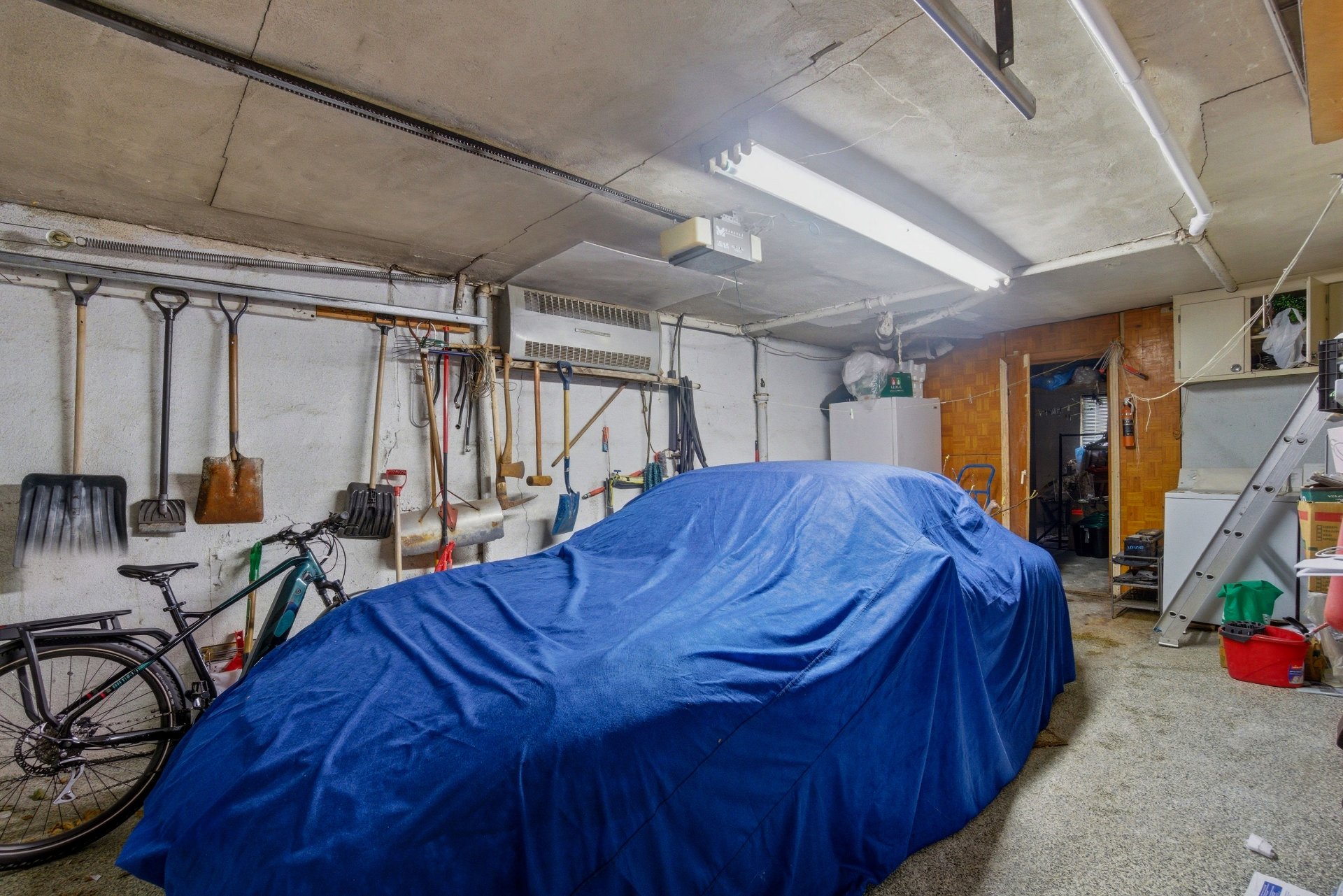 Photo - Garage