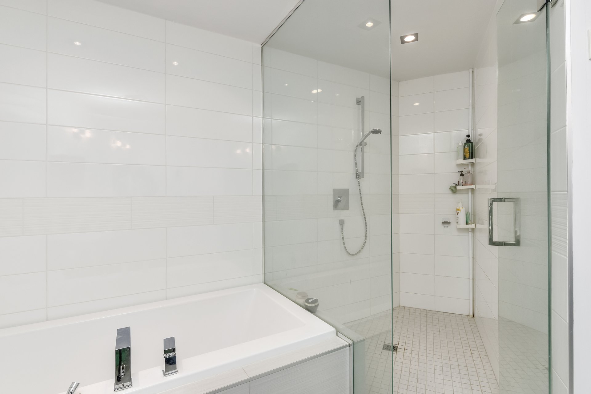 Photo - Ensuite bathroom