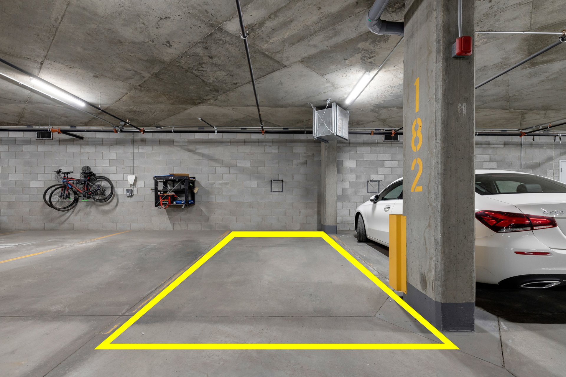 Photo - Garage