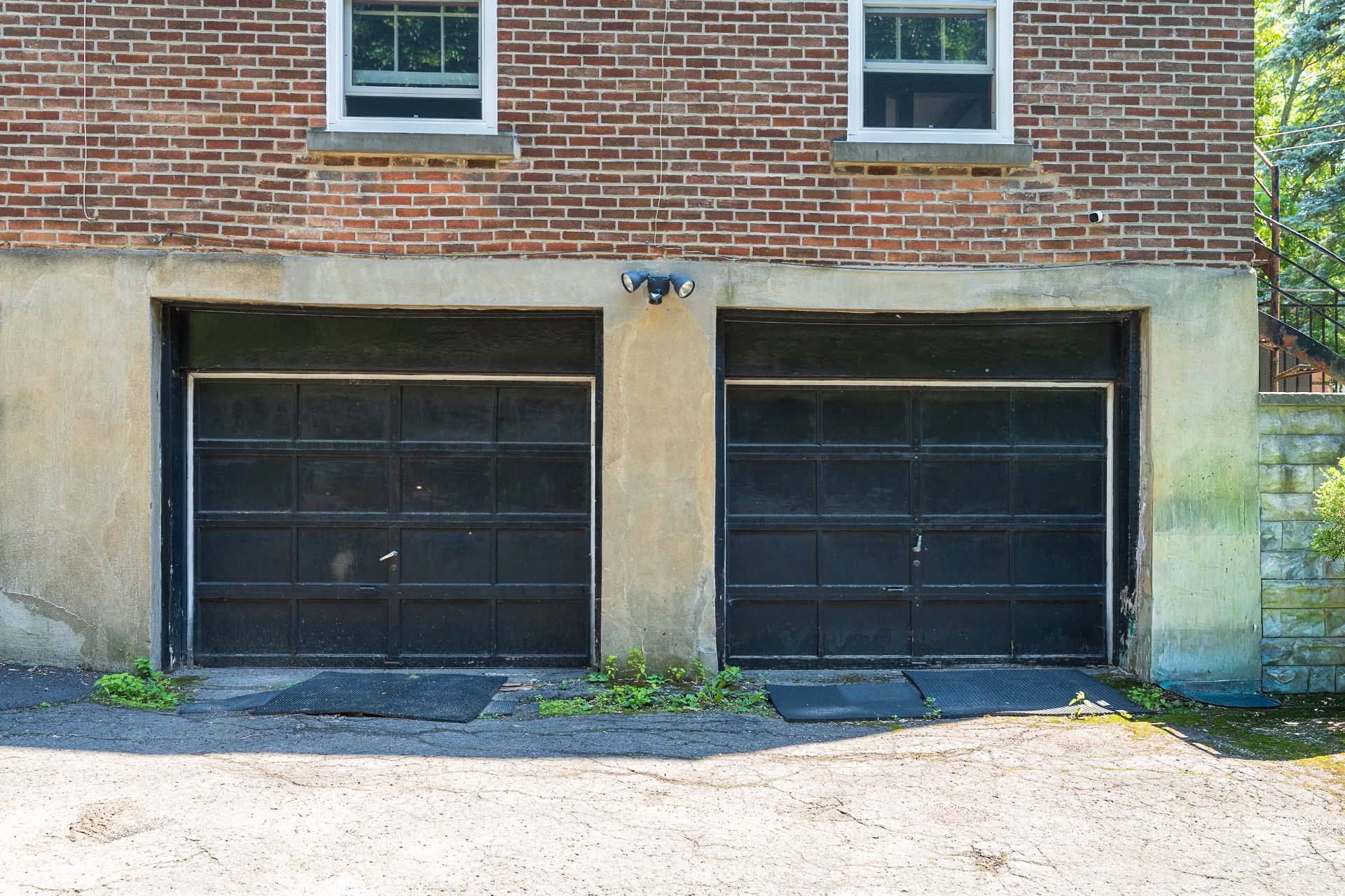 Photo - Garage