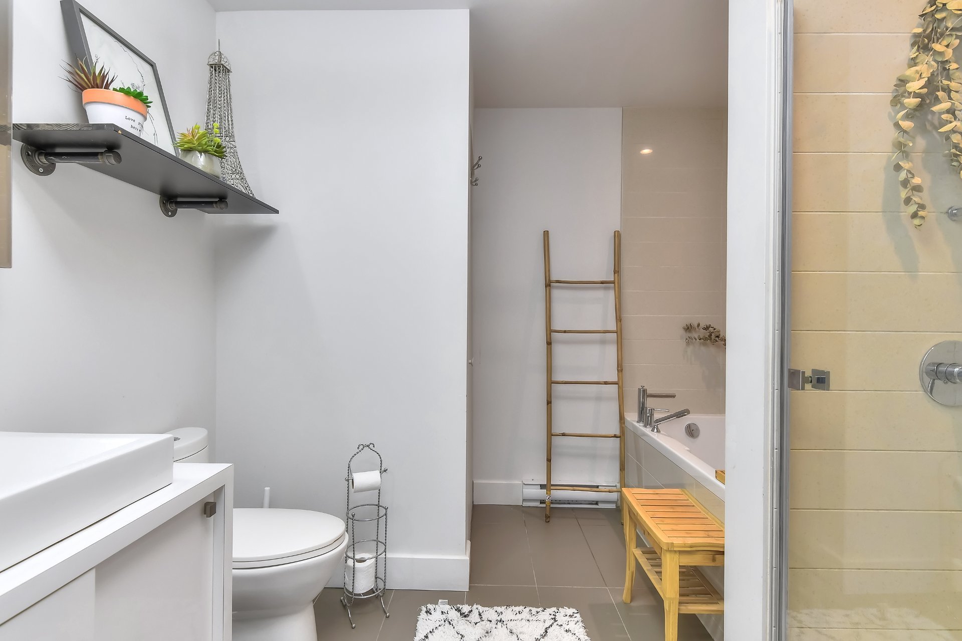 Photo - Bathroom