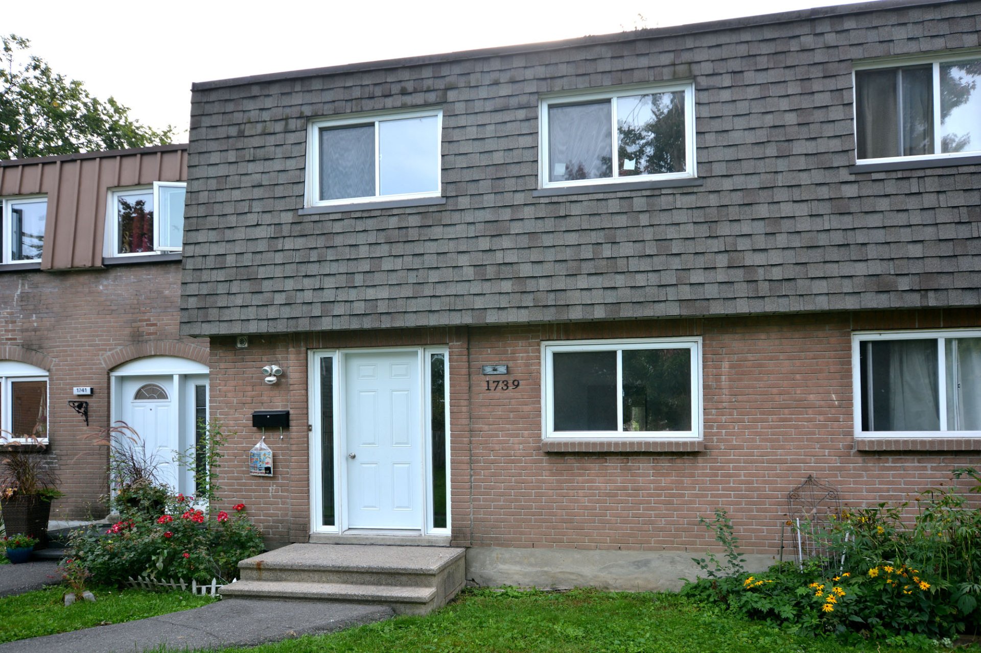 Photo - Frontage
