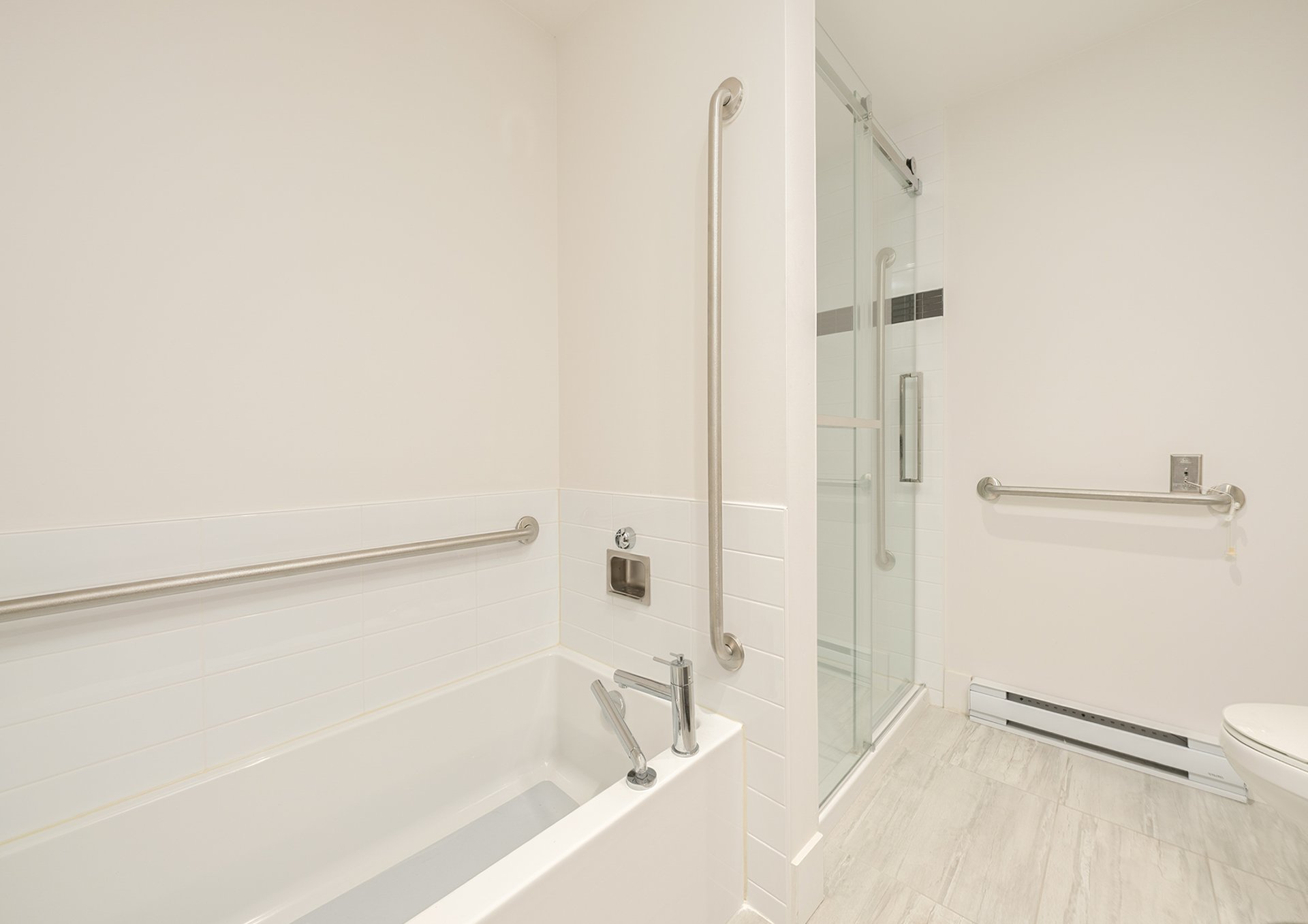 Photo - Ensuite bathroom