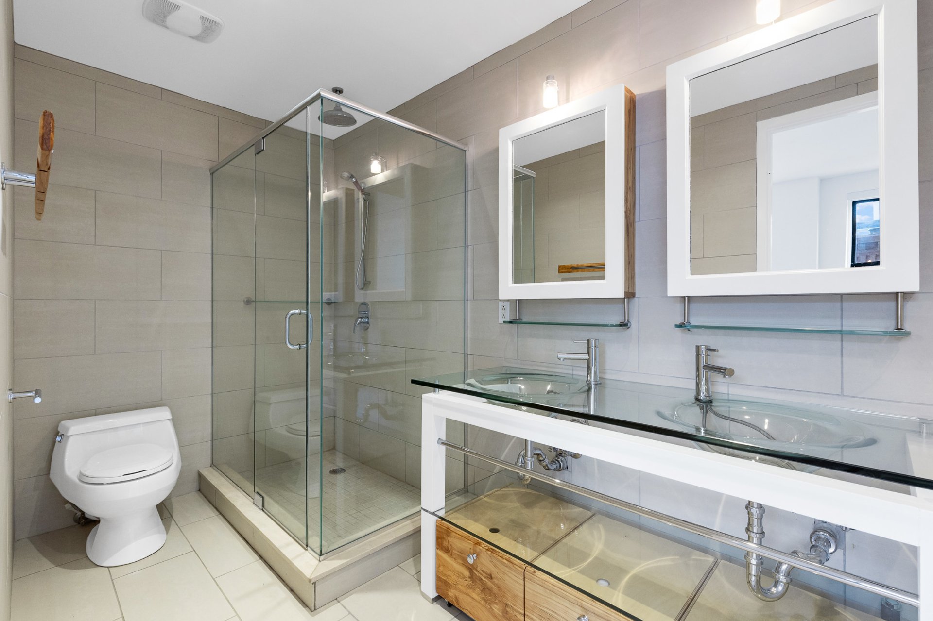 Photo - Ensuite bathroom