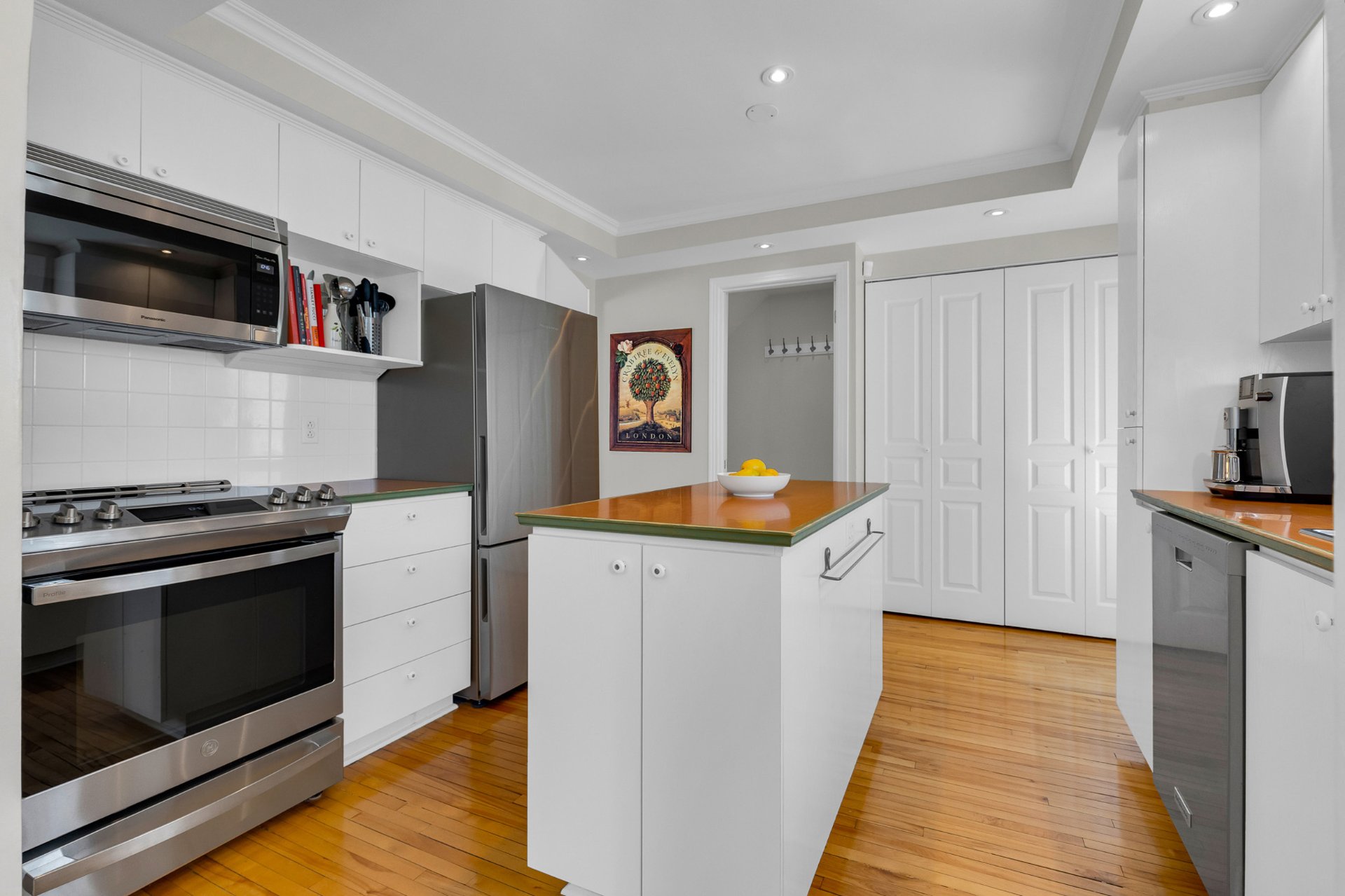 Photo - Kitchen