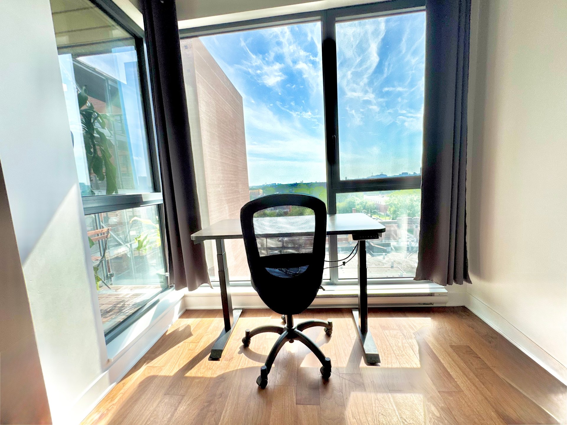 Photo - Bureau