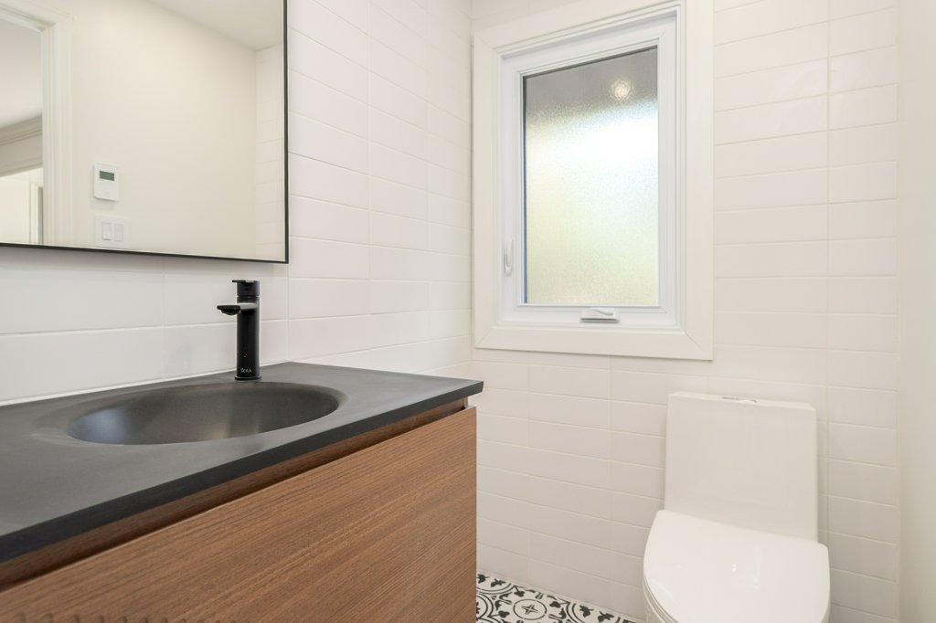 Photo - Ensuite bathroom