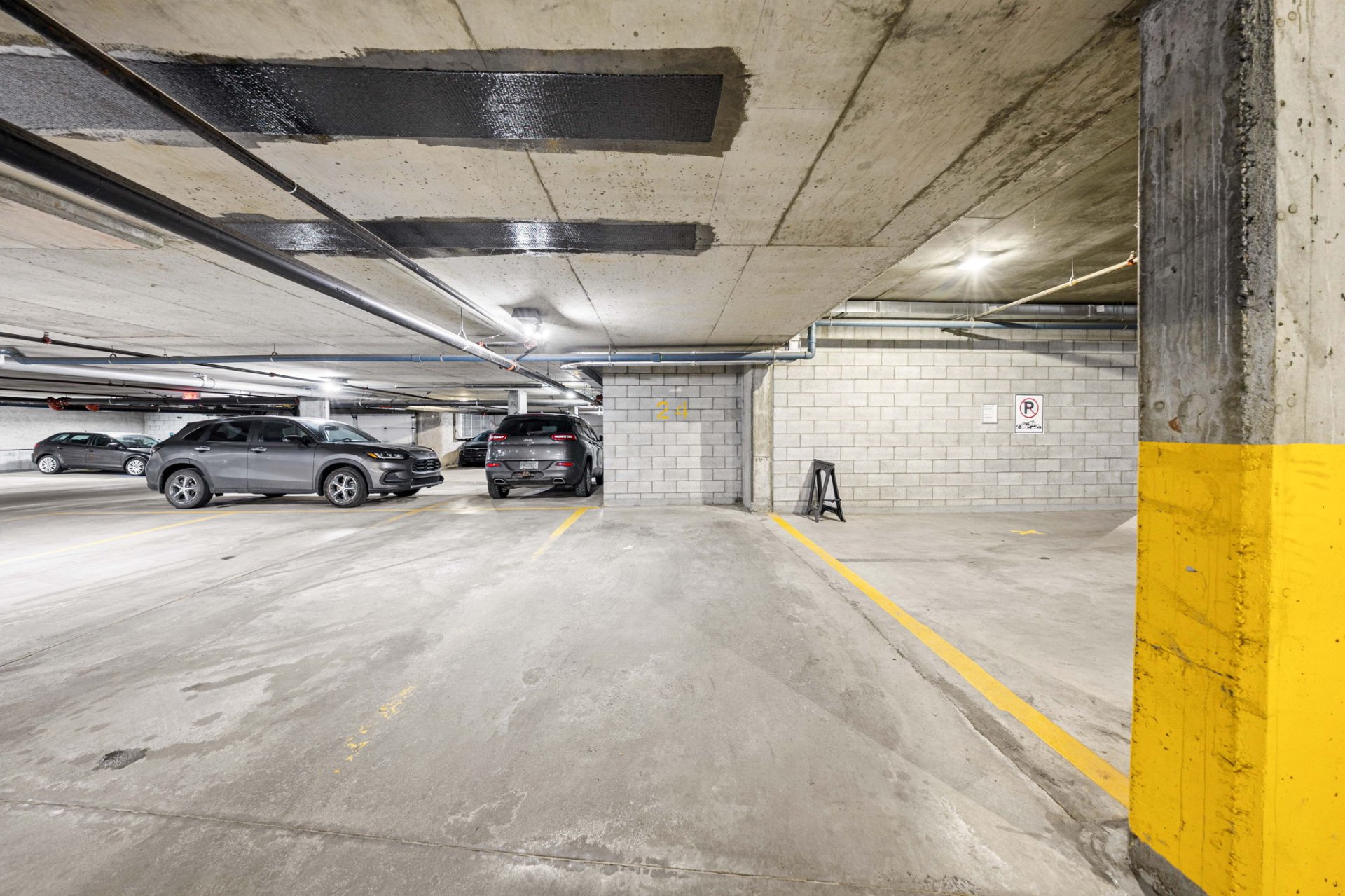 Photo - Garage