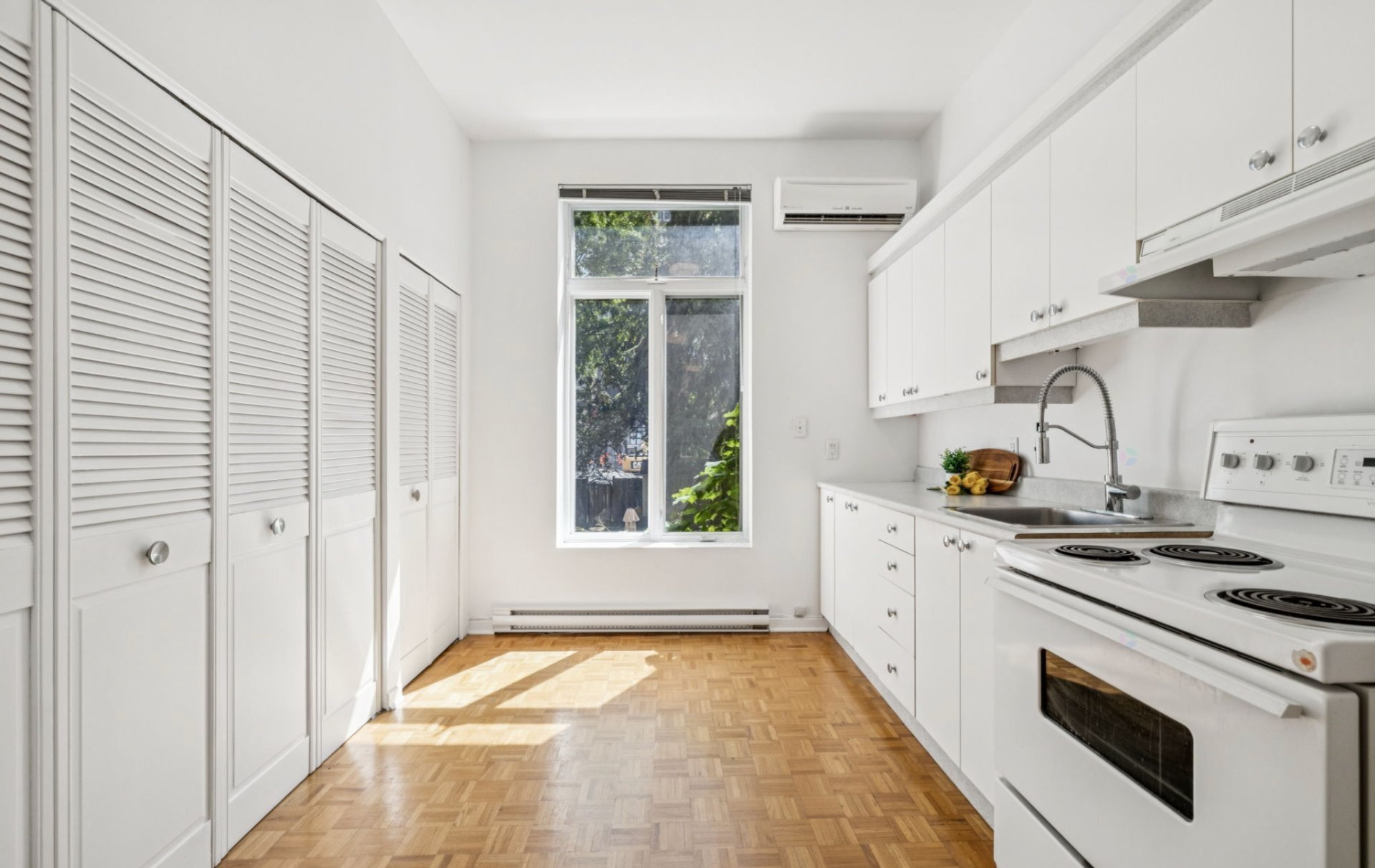 Photo - Kitchen