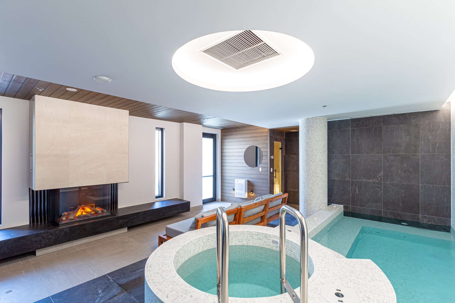 Photo - Hot tub
