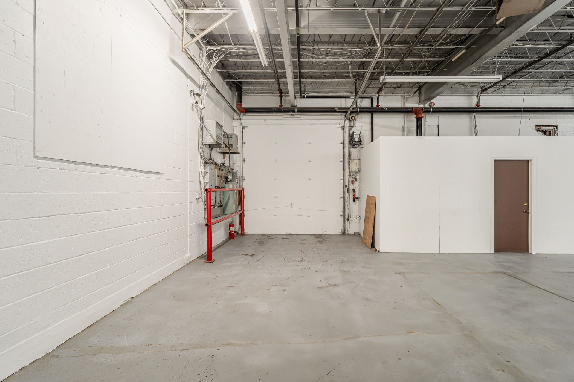 Photo - Shipping (door/dock)