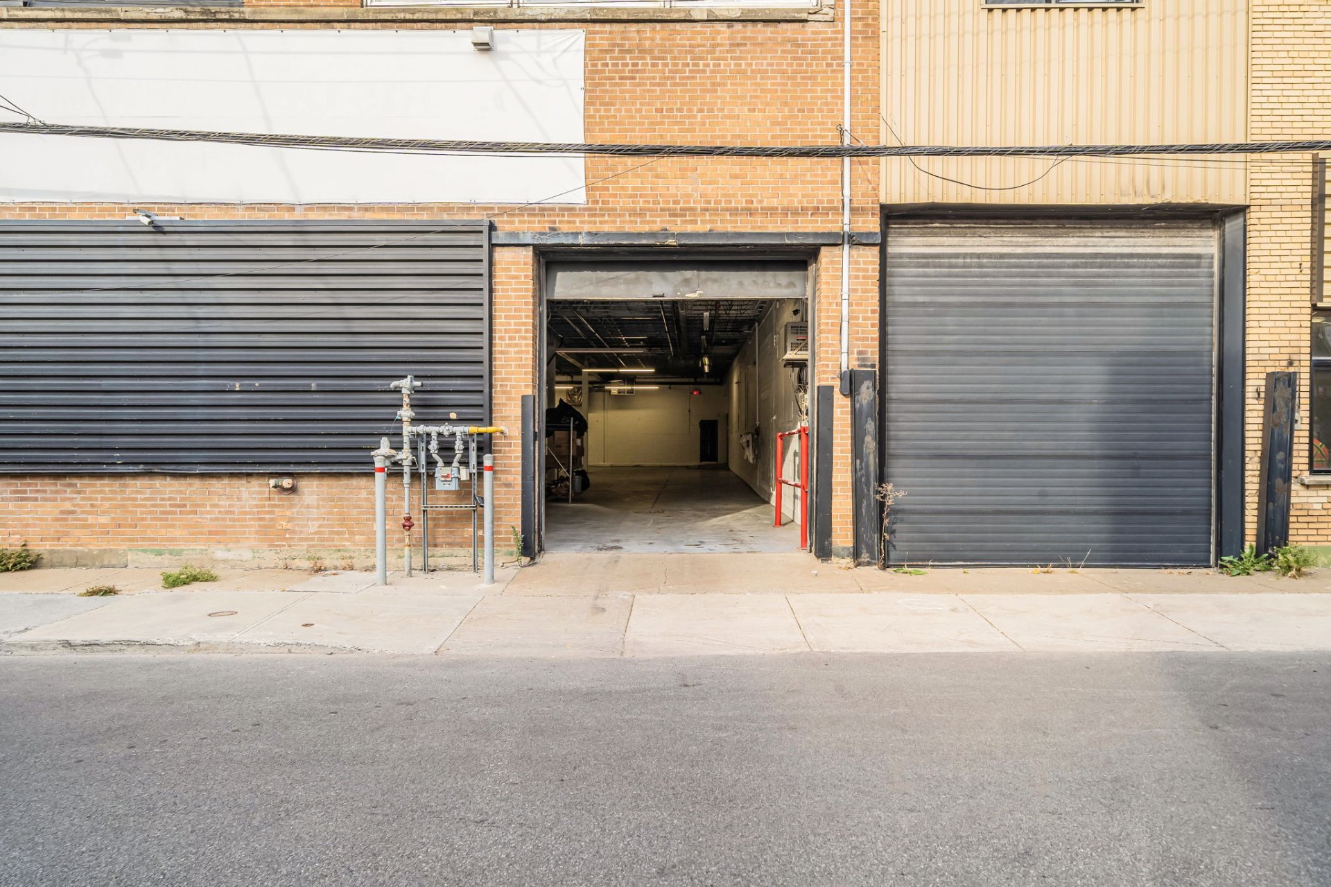 Photo - Shipping (door/dock)