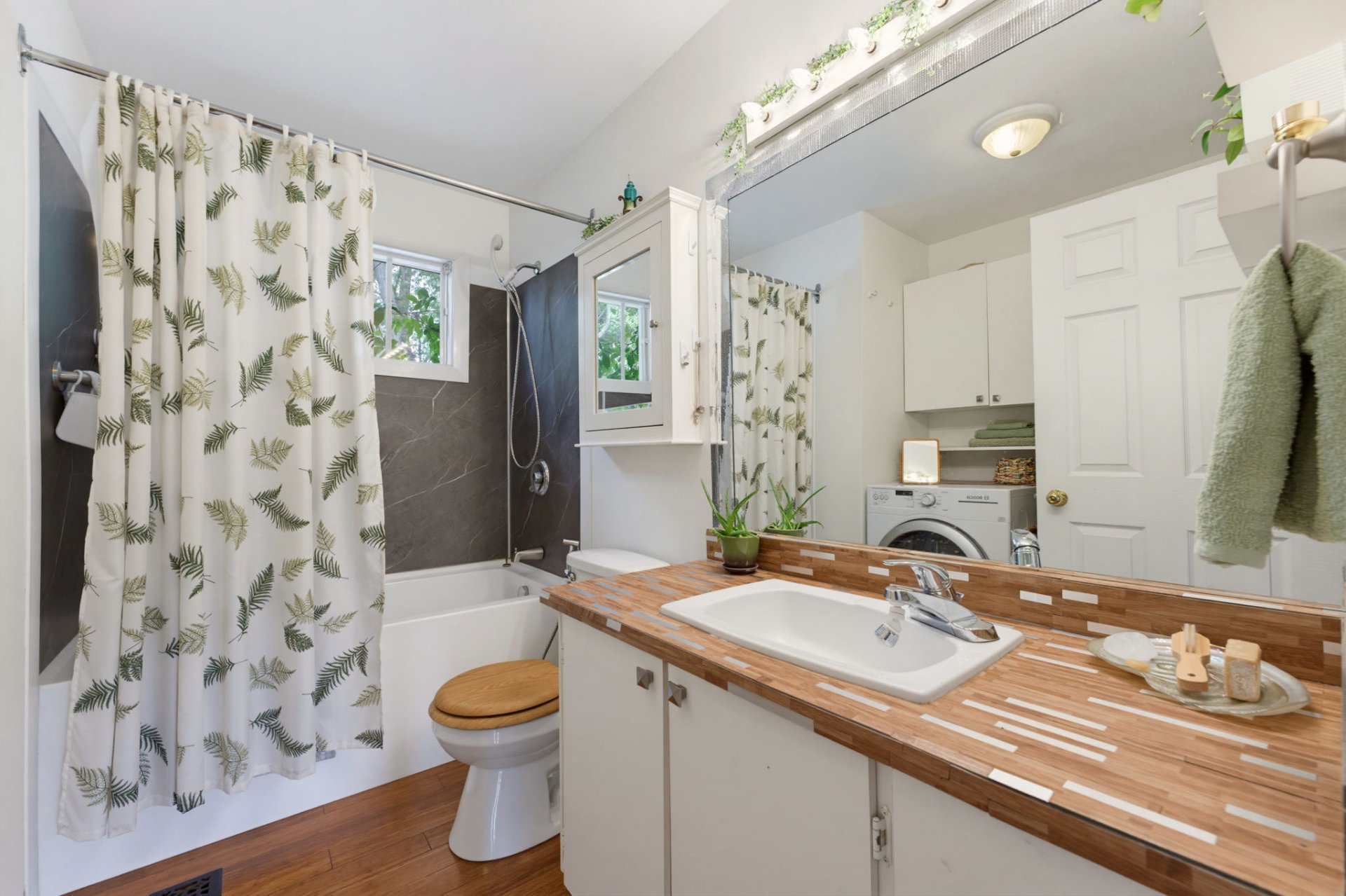 Photo - Bathroom