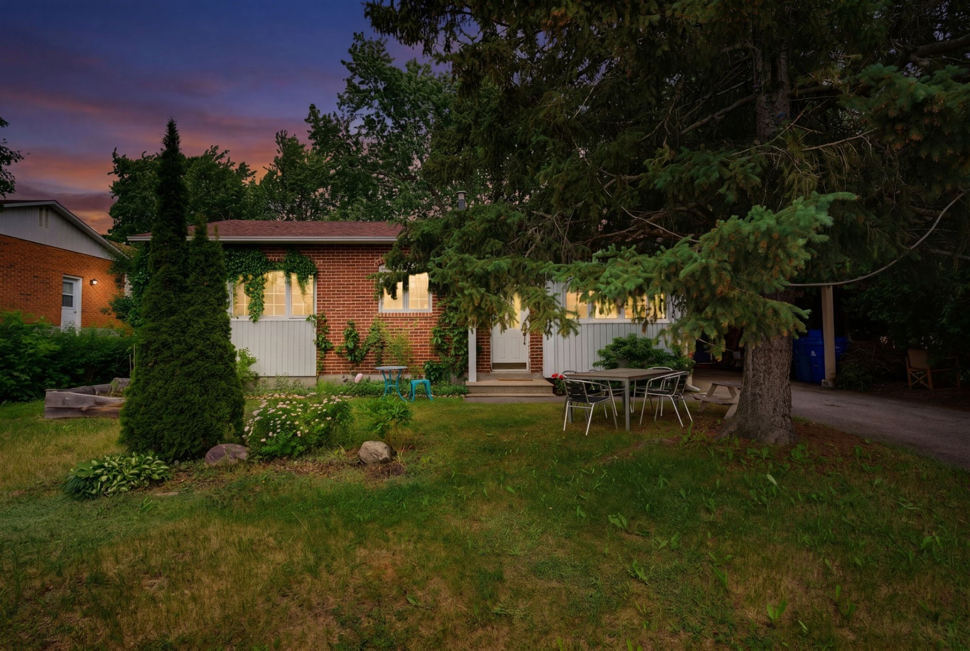 Photo - Frontage