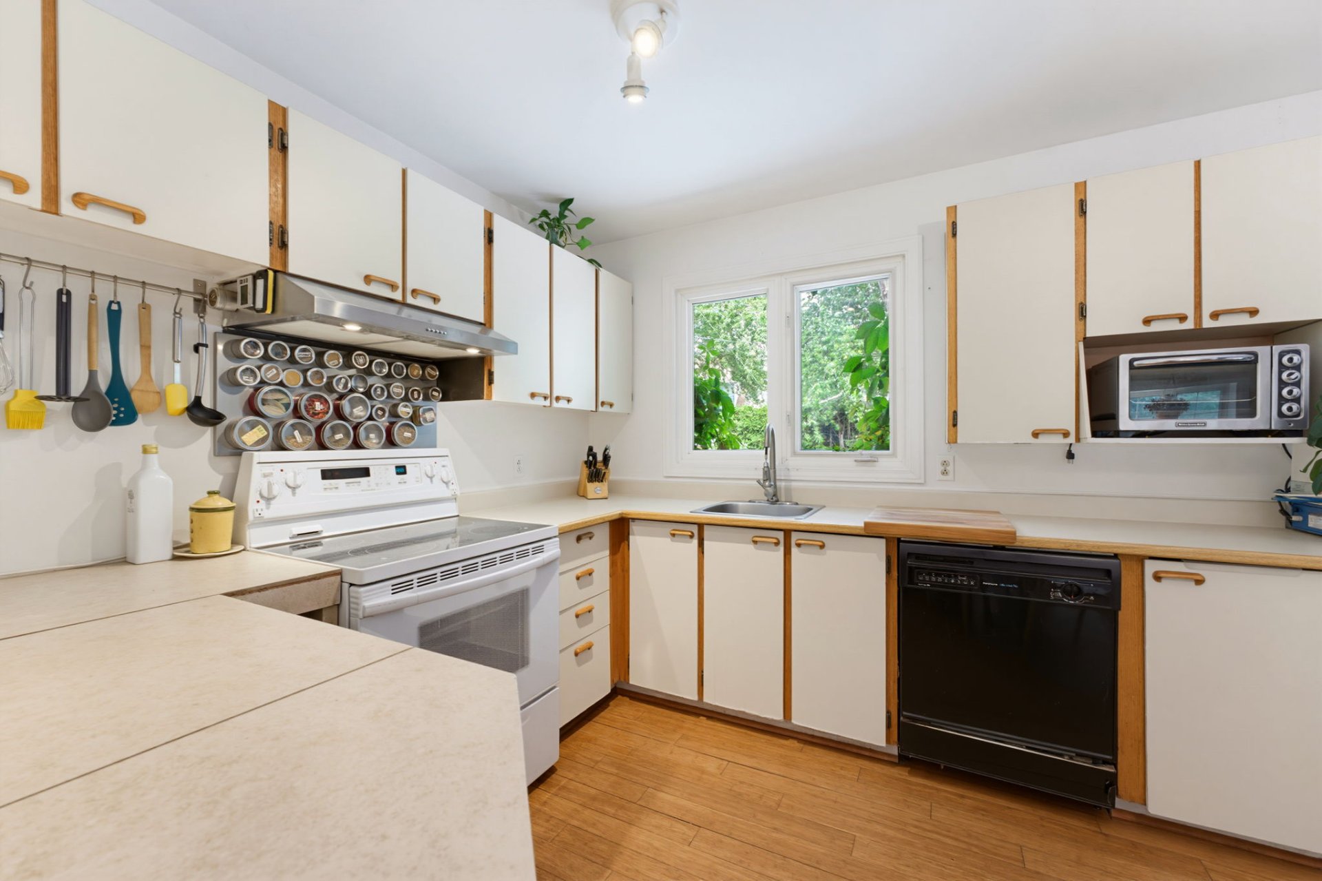 Photo - Kitchen