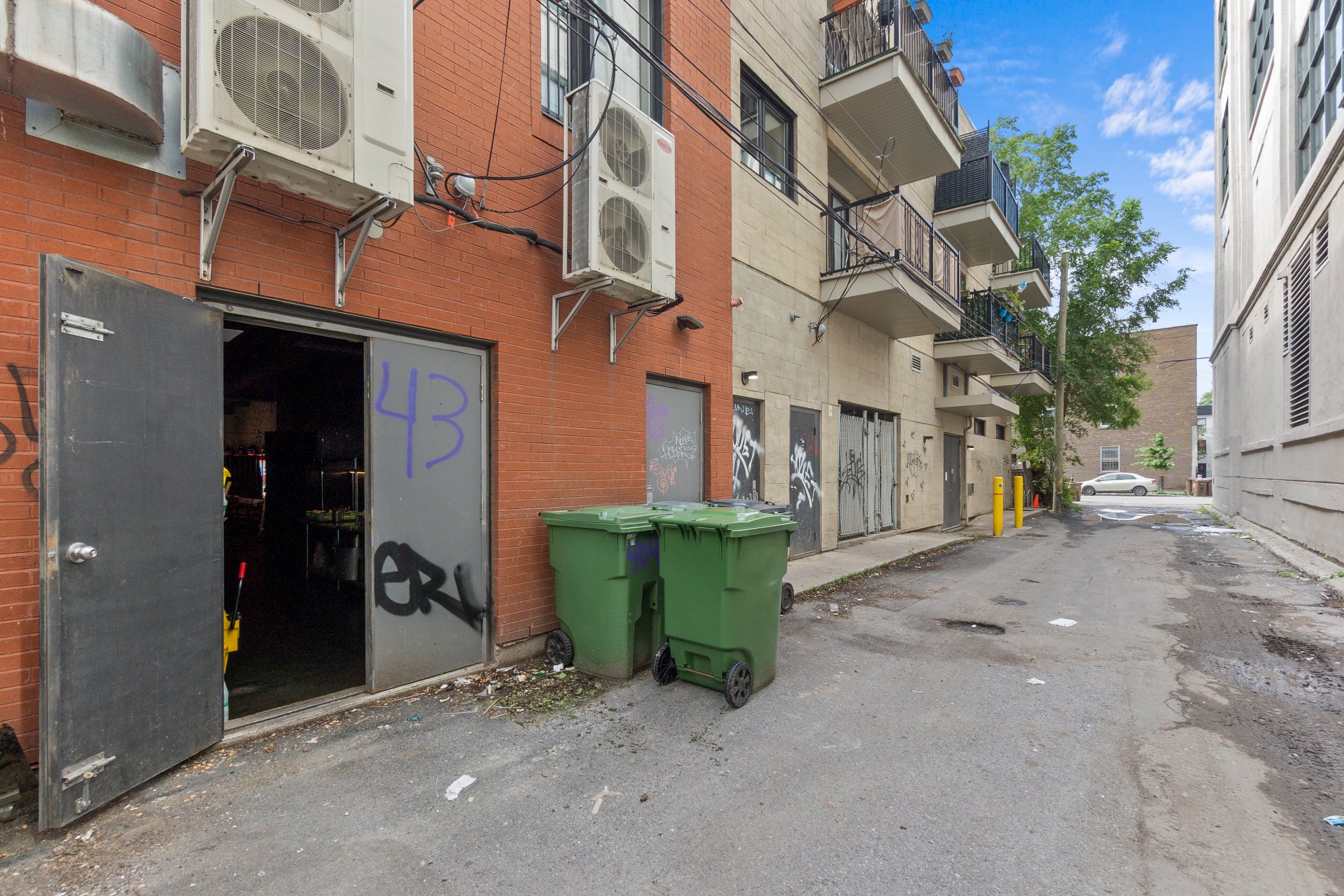 Photo - Shipping (door/dock)