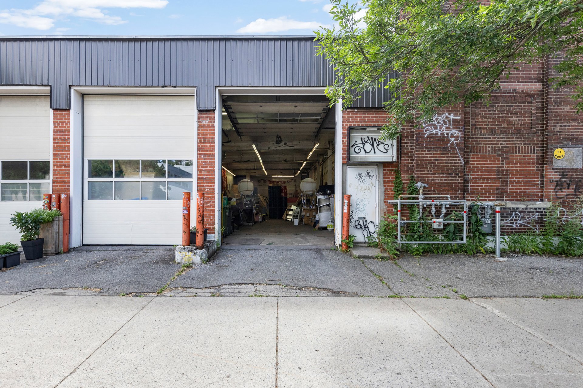 Photo - Shipping (door/dock)