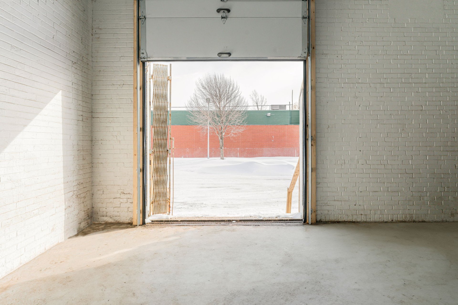 Photo - Shipping (door/dock)