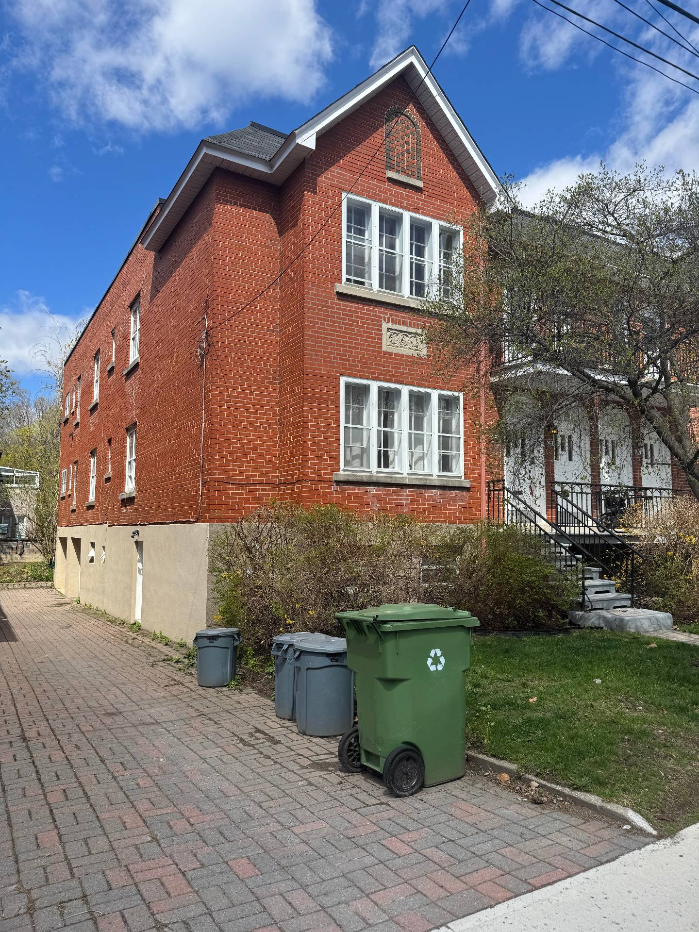 Photo - Exterior