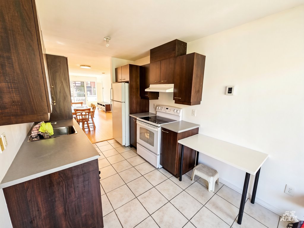 Photo - Kitchen