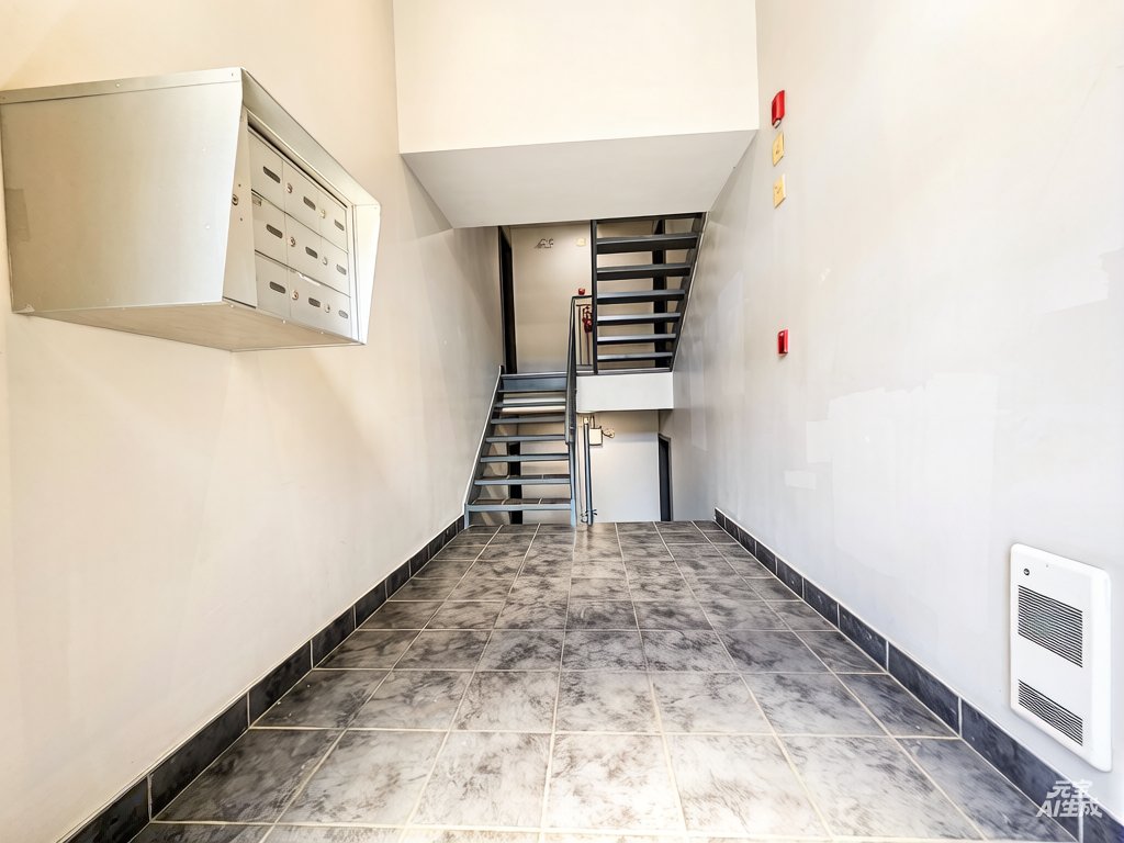 Photo - Hallway