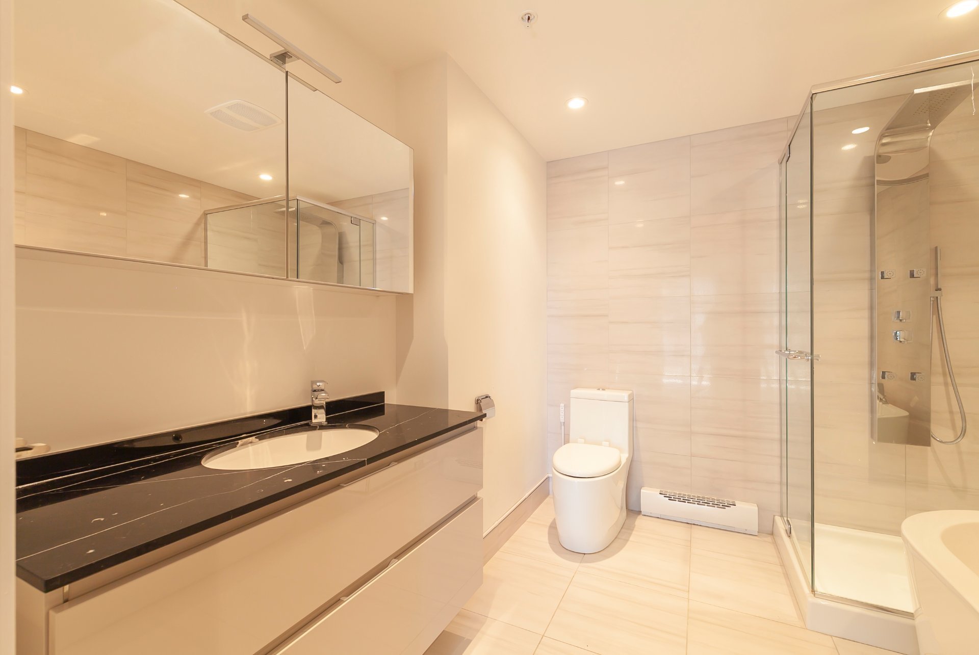 Photo - Salle de bains attenante à la CCP