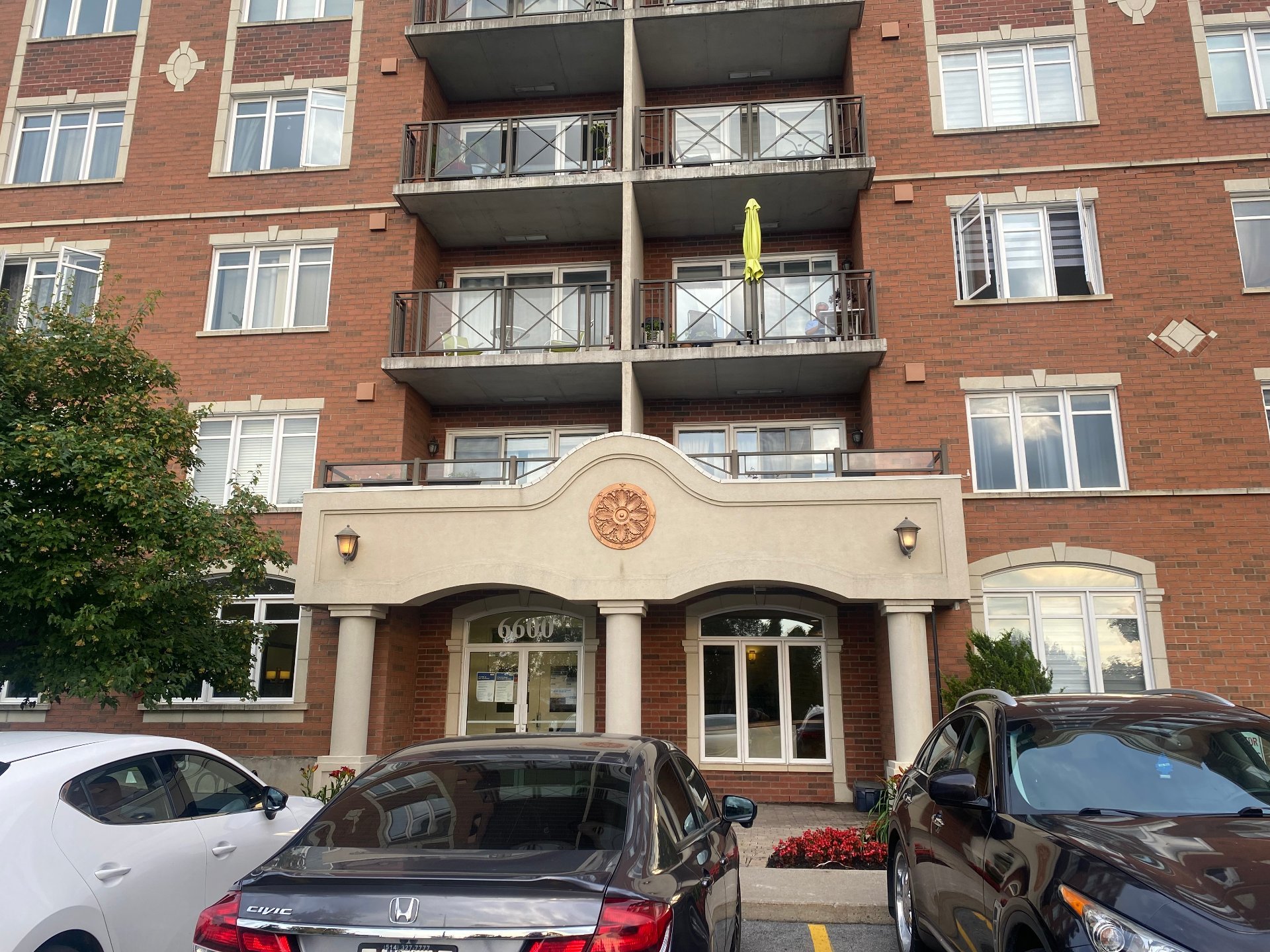 Photo - Façade